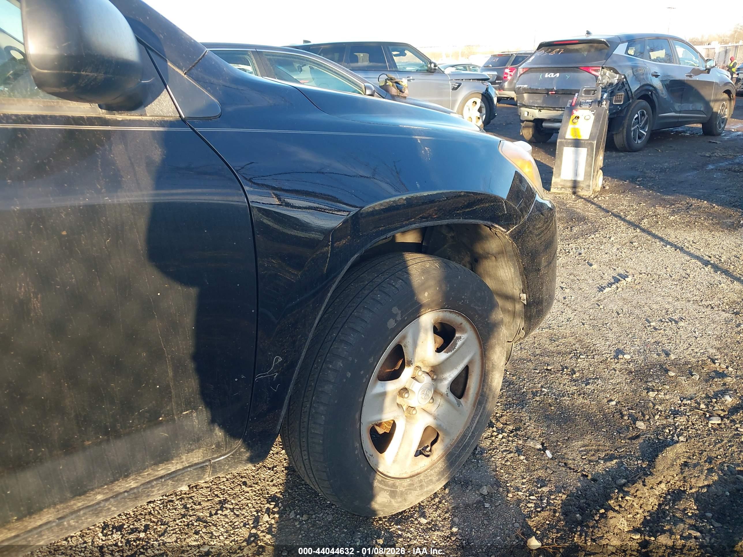 TOYOTA RAV4 image 6