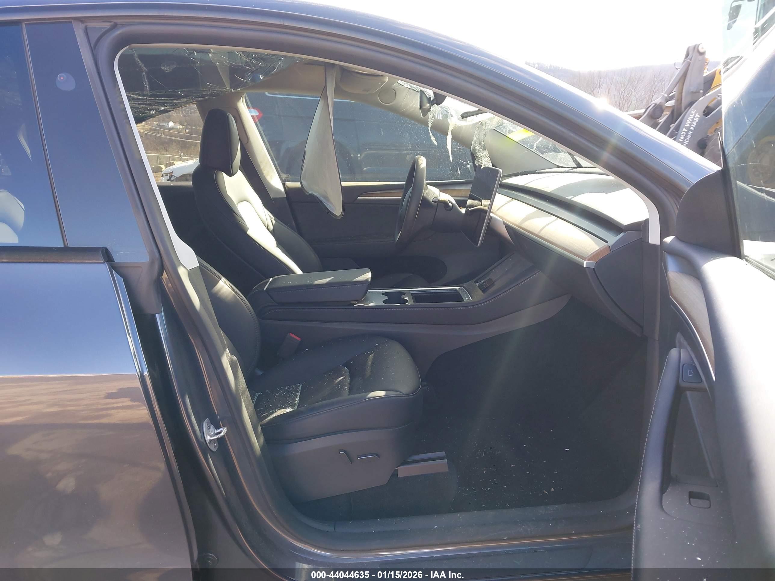TESLA MODEL image 5