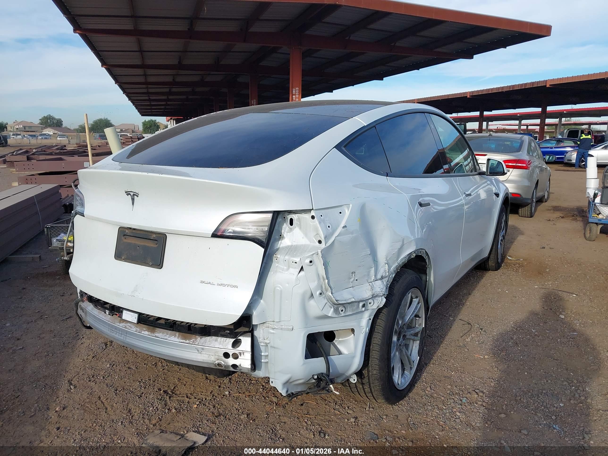 TESLA MODEL image 6