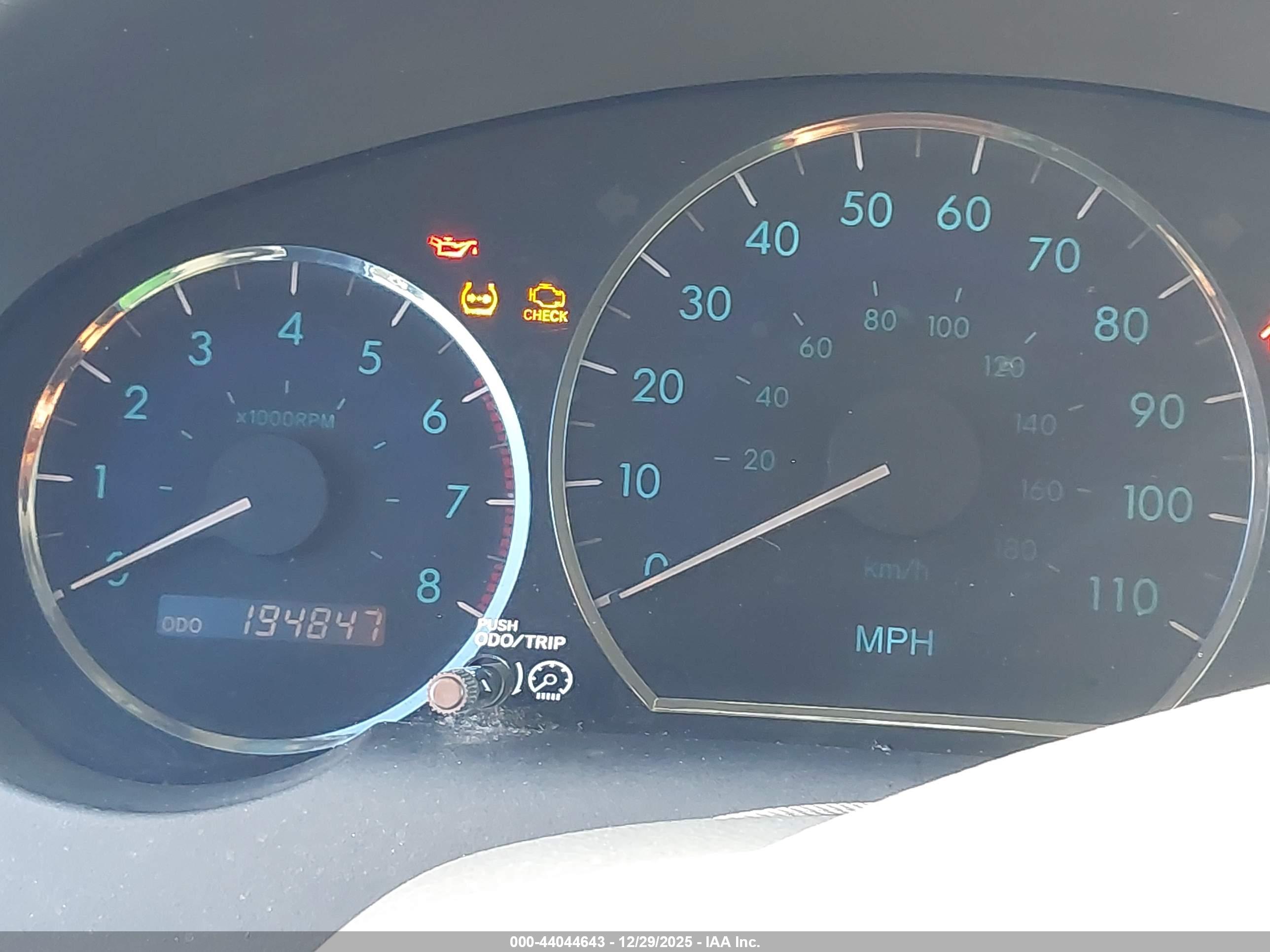 TOYOTA SIENNA image 7