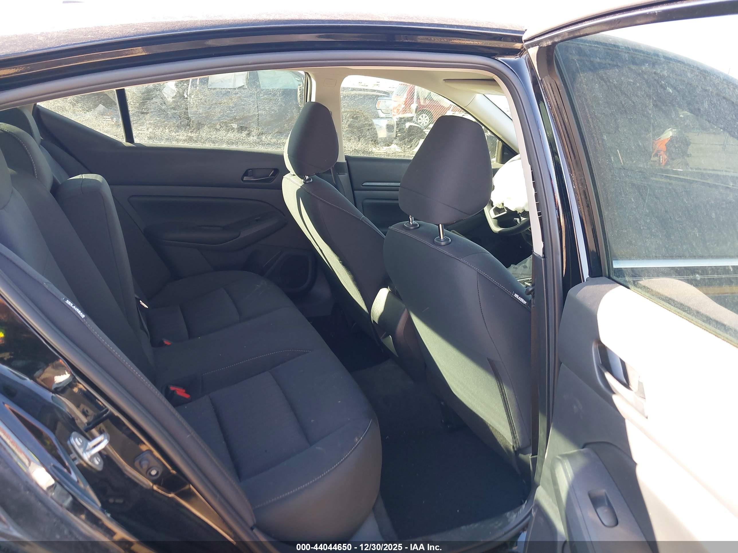 NISSAN ALTIMA image 8