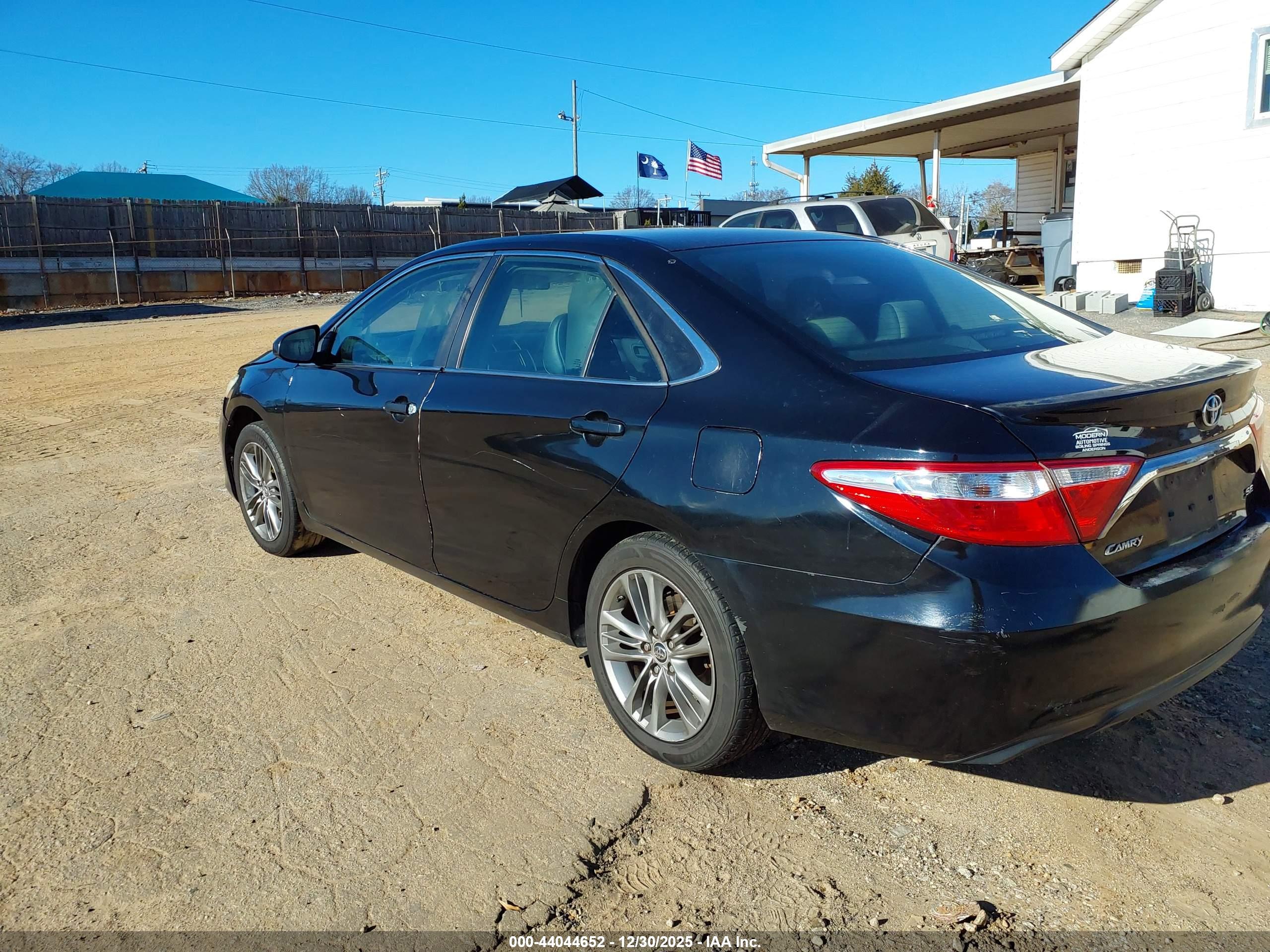TOYOTA CAMRY image 3