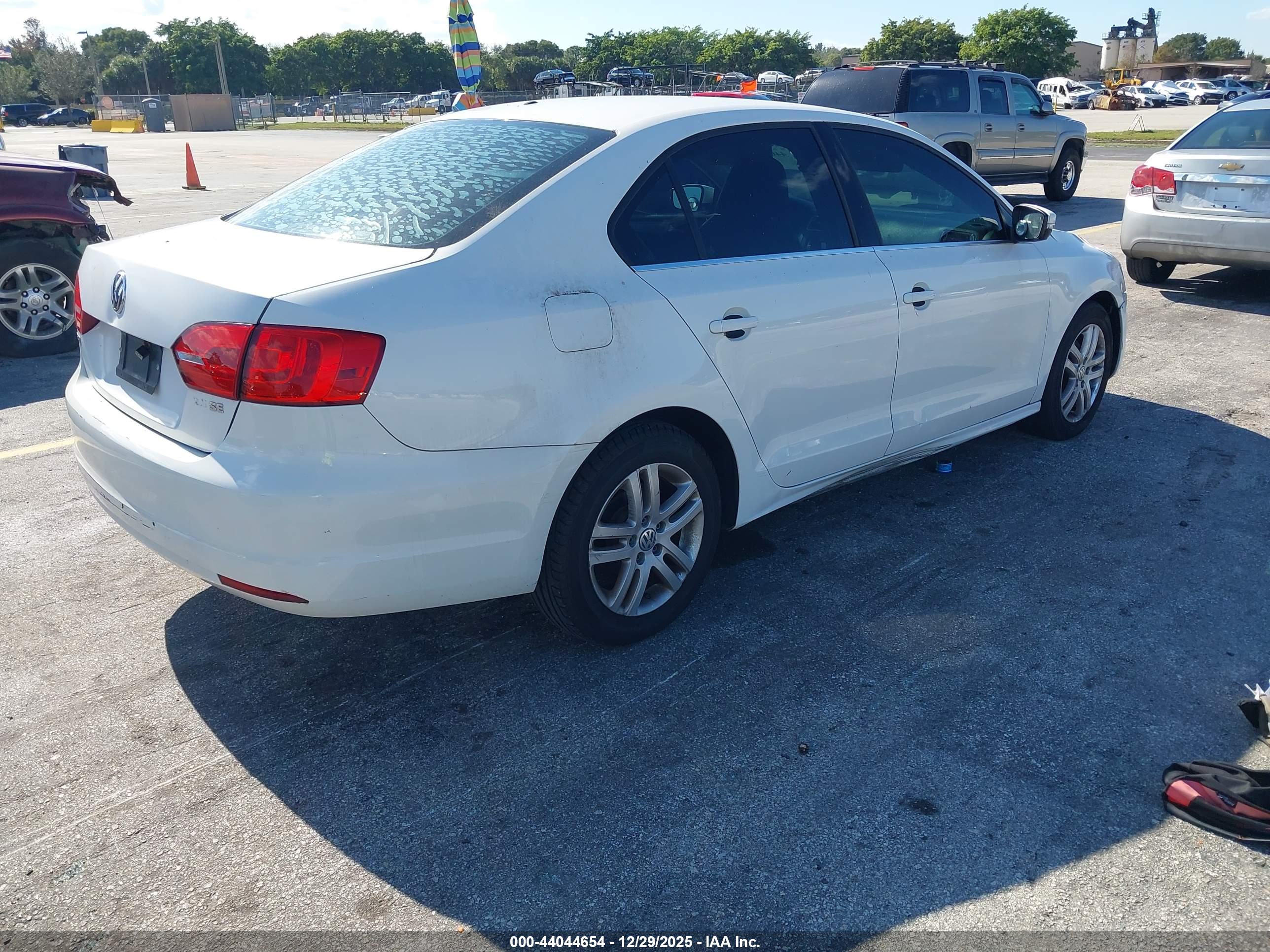 VOLKSWAGEN JETTA image 4