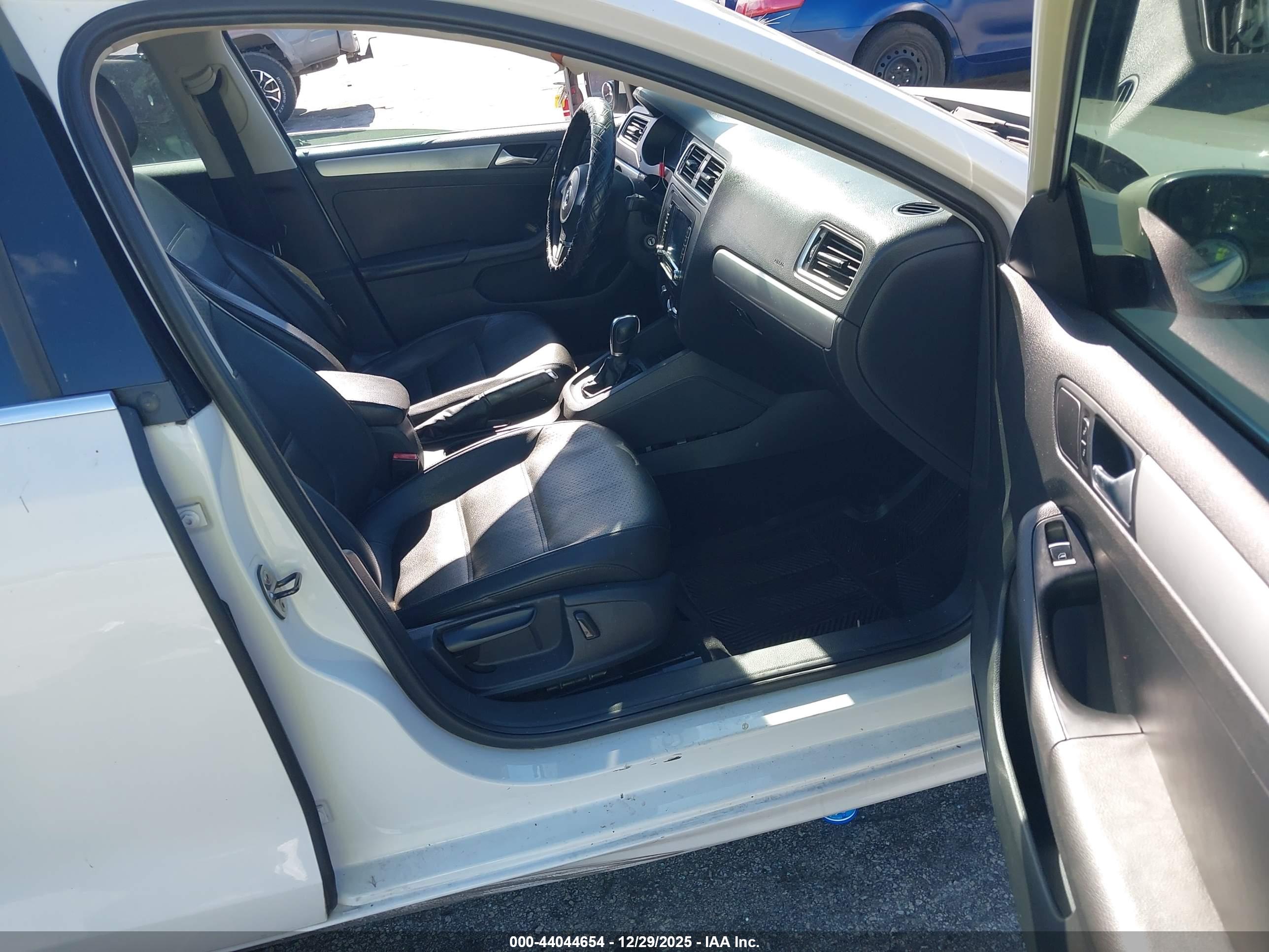 VOLKSWAGEN JETTA image 5