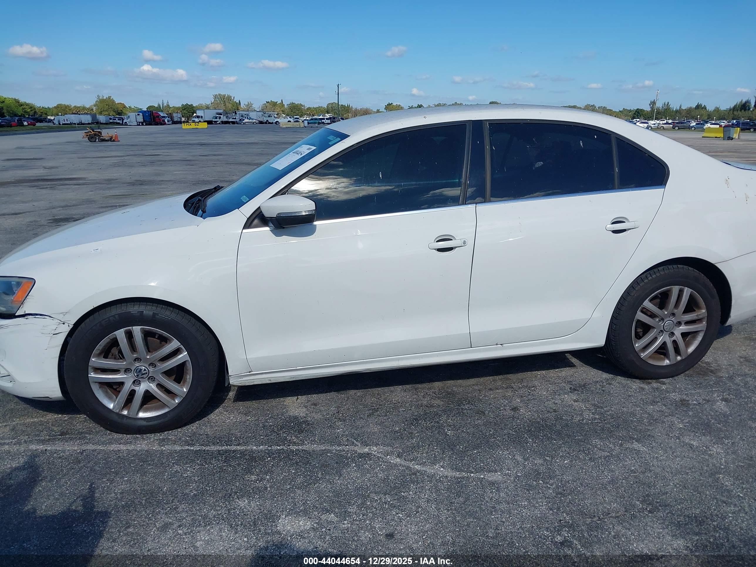 VOLKSWAGEN JETTA image 6