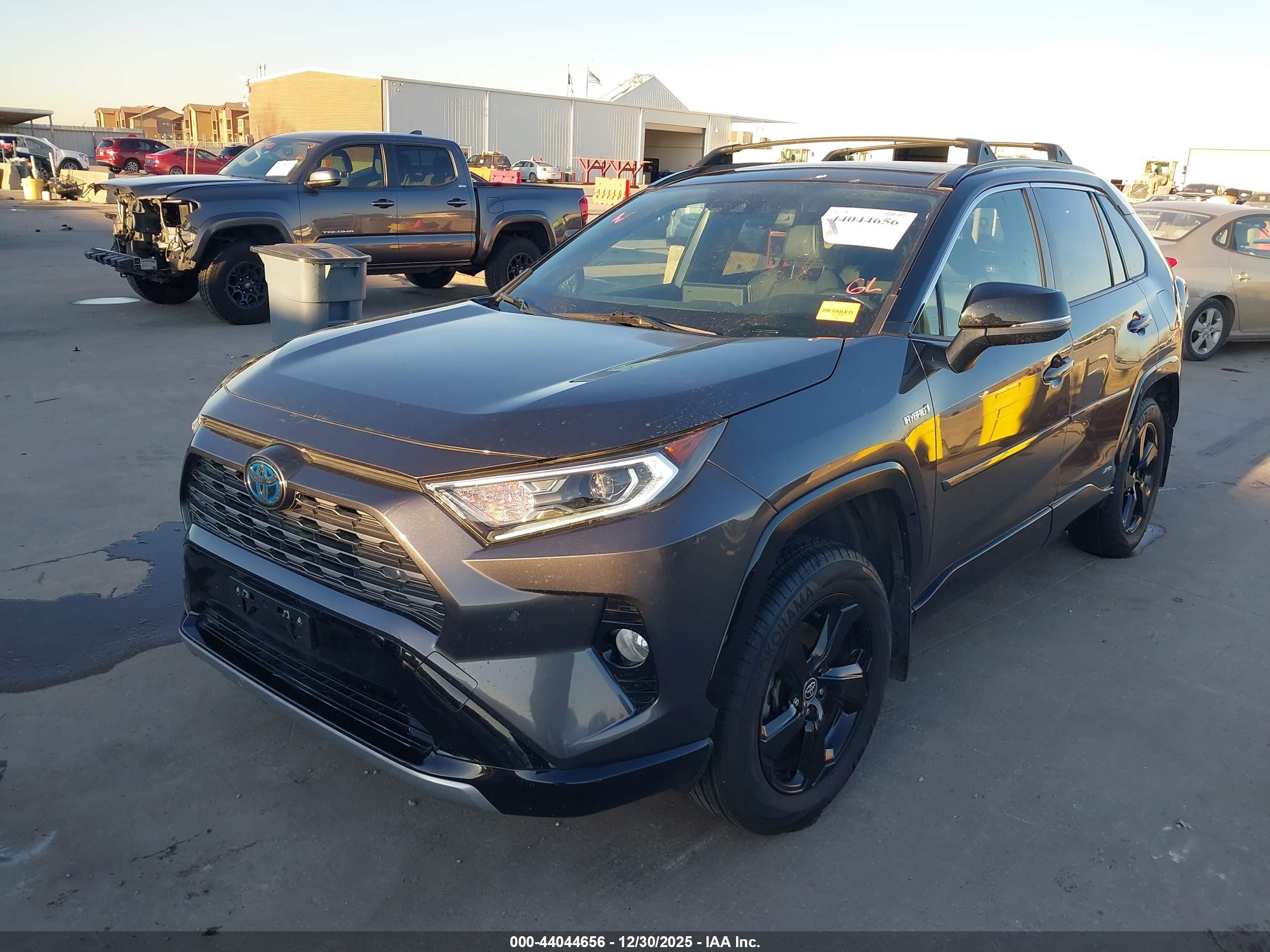 TOYOTA RAV4 image 2
