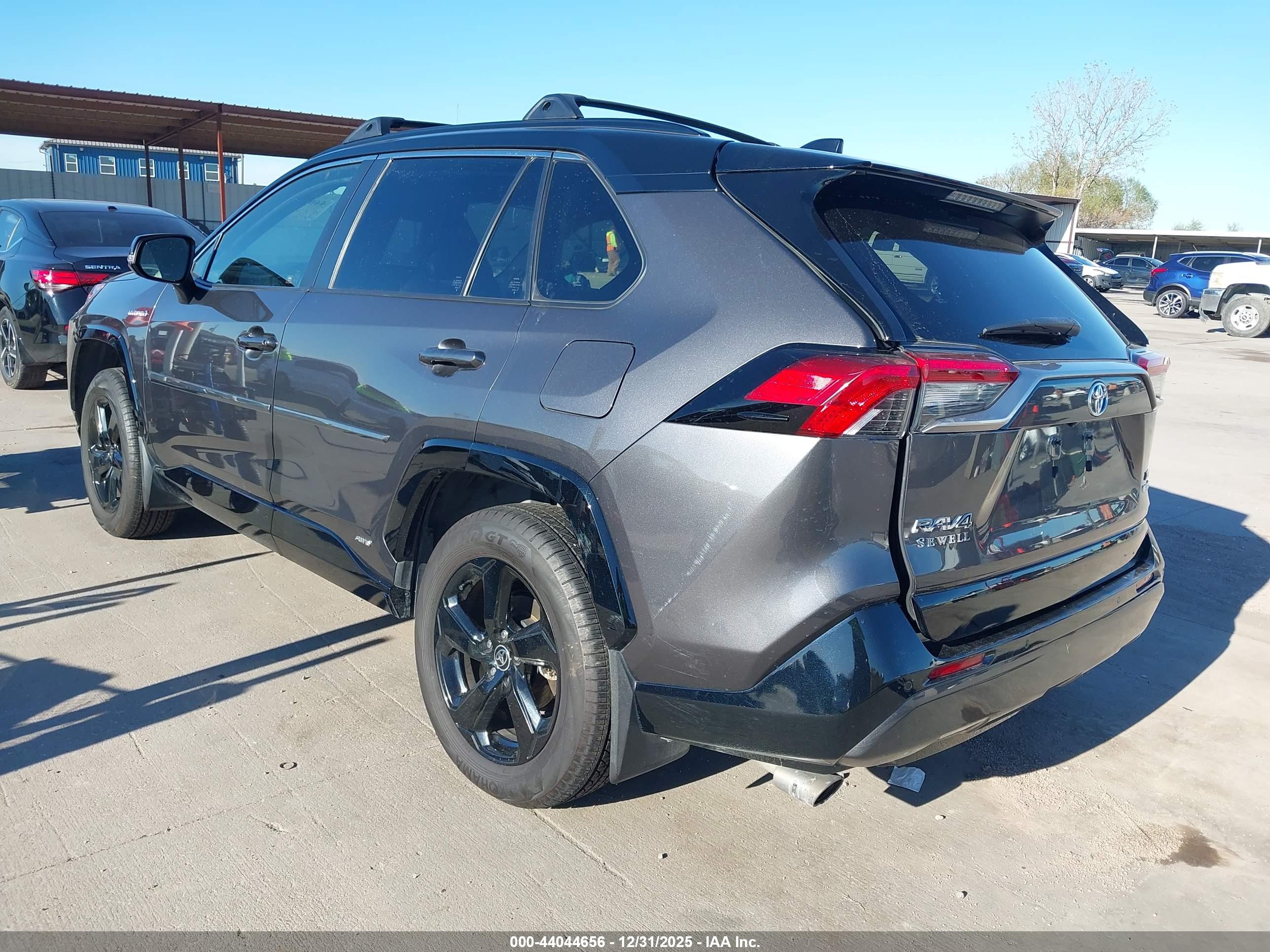TOYOTA RAV4 image 3