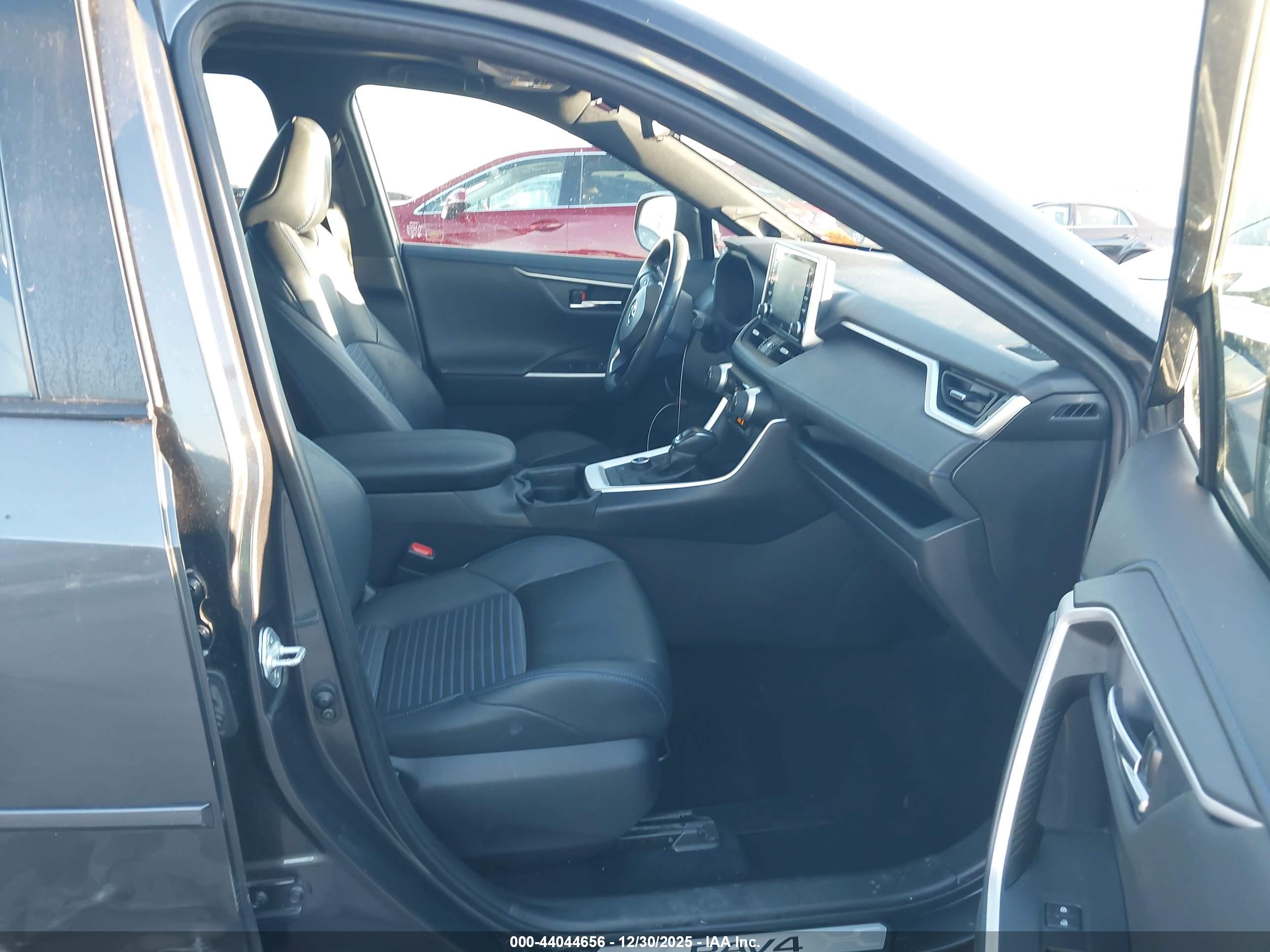 TOYOTA RAV4 image 5