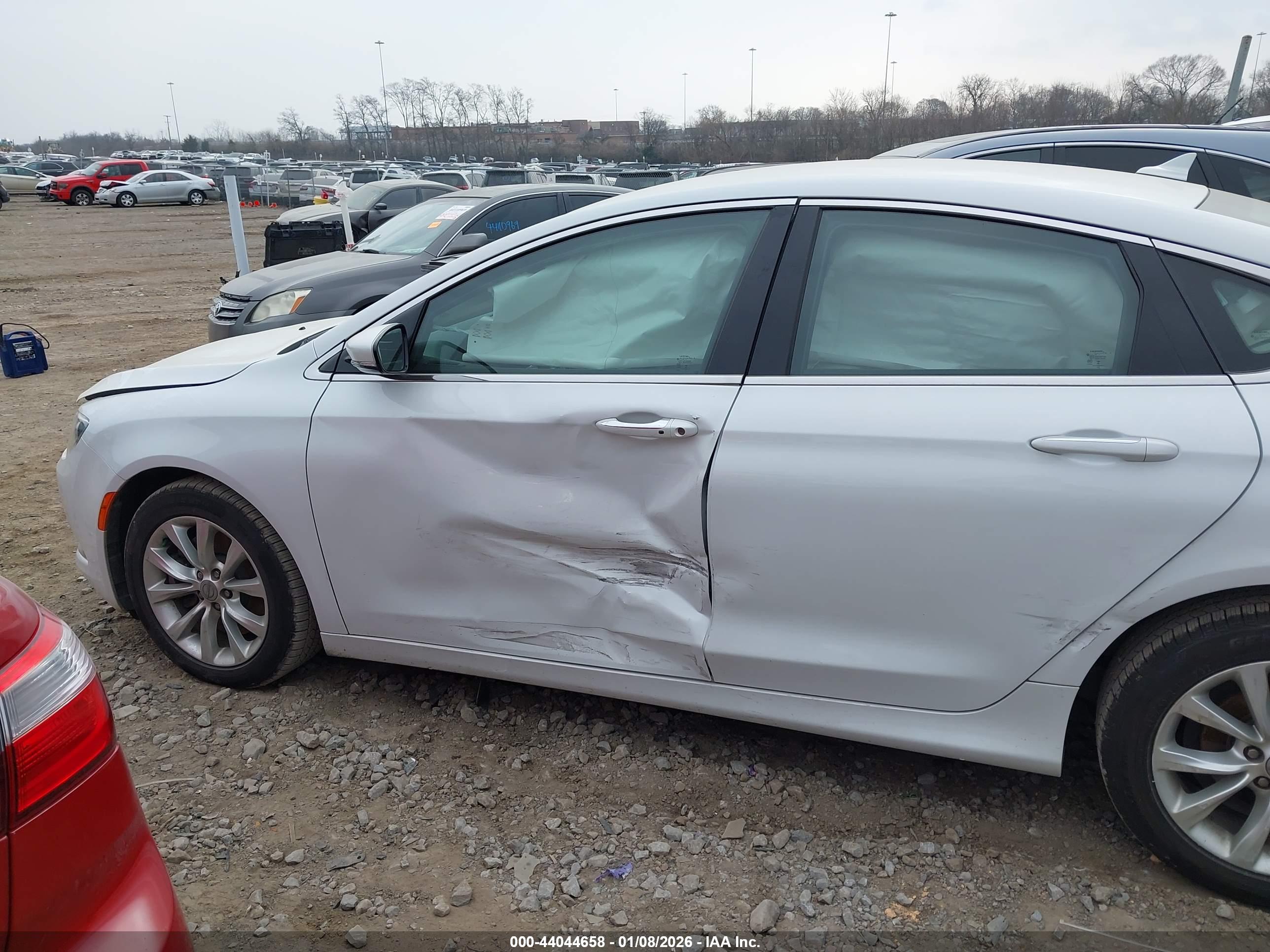CHRYSLER 200 image 6