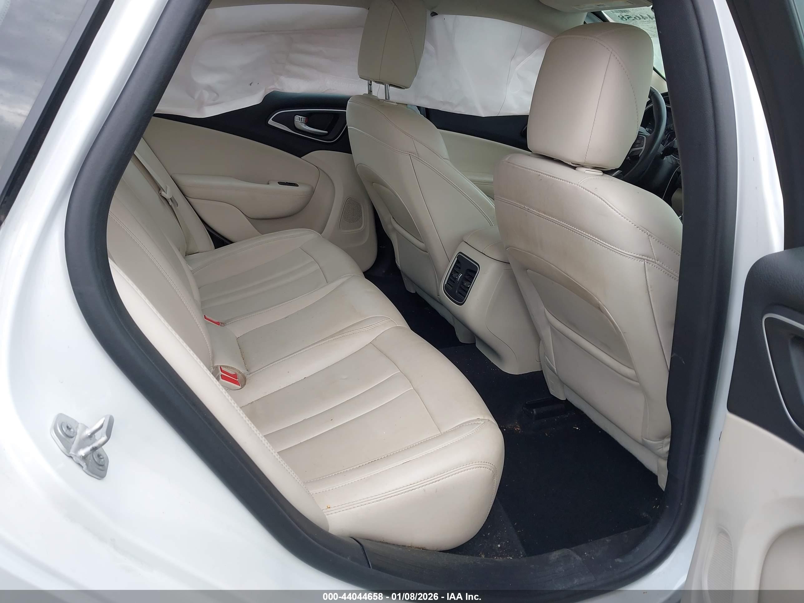 CHRYSLER 200 image 8