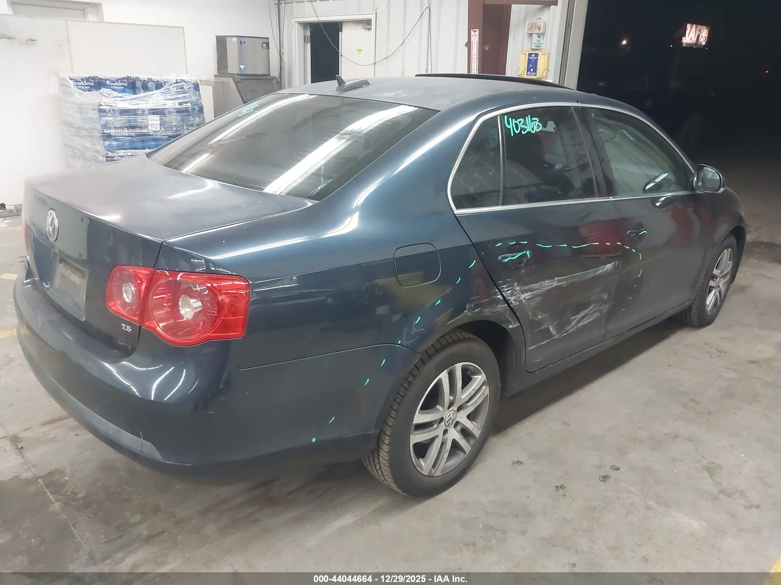 VOLKSWAGEN JETTA image 4
