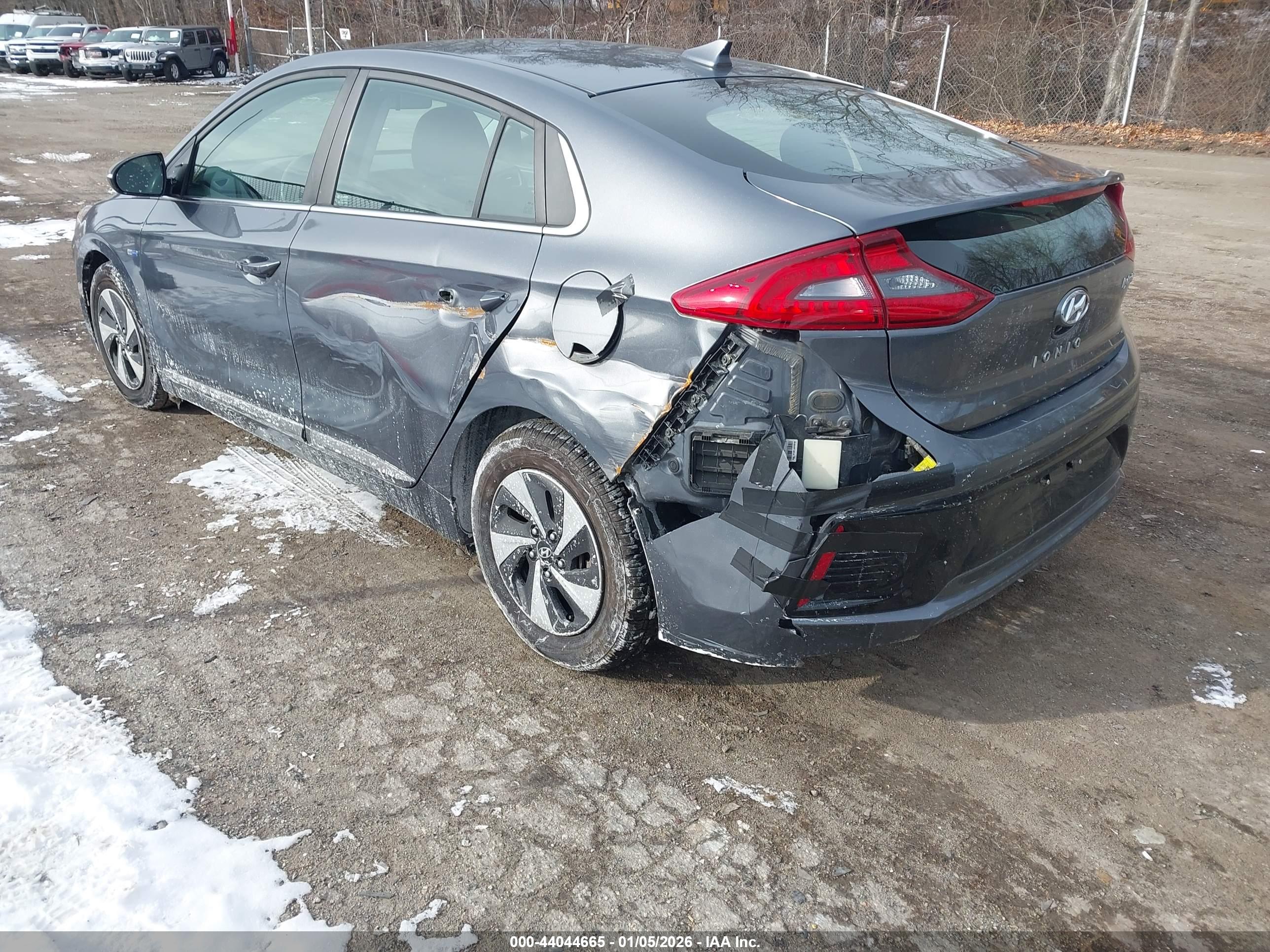 HYUNDAI IONIQ image 3