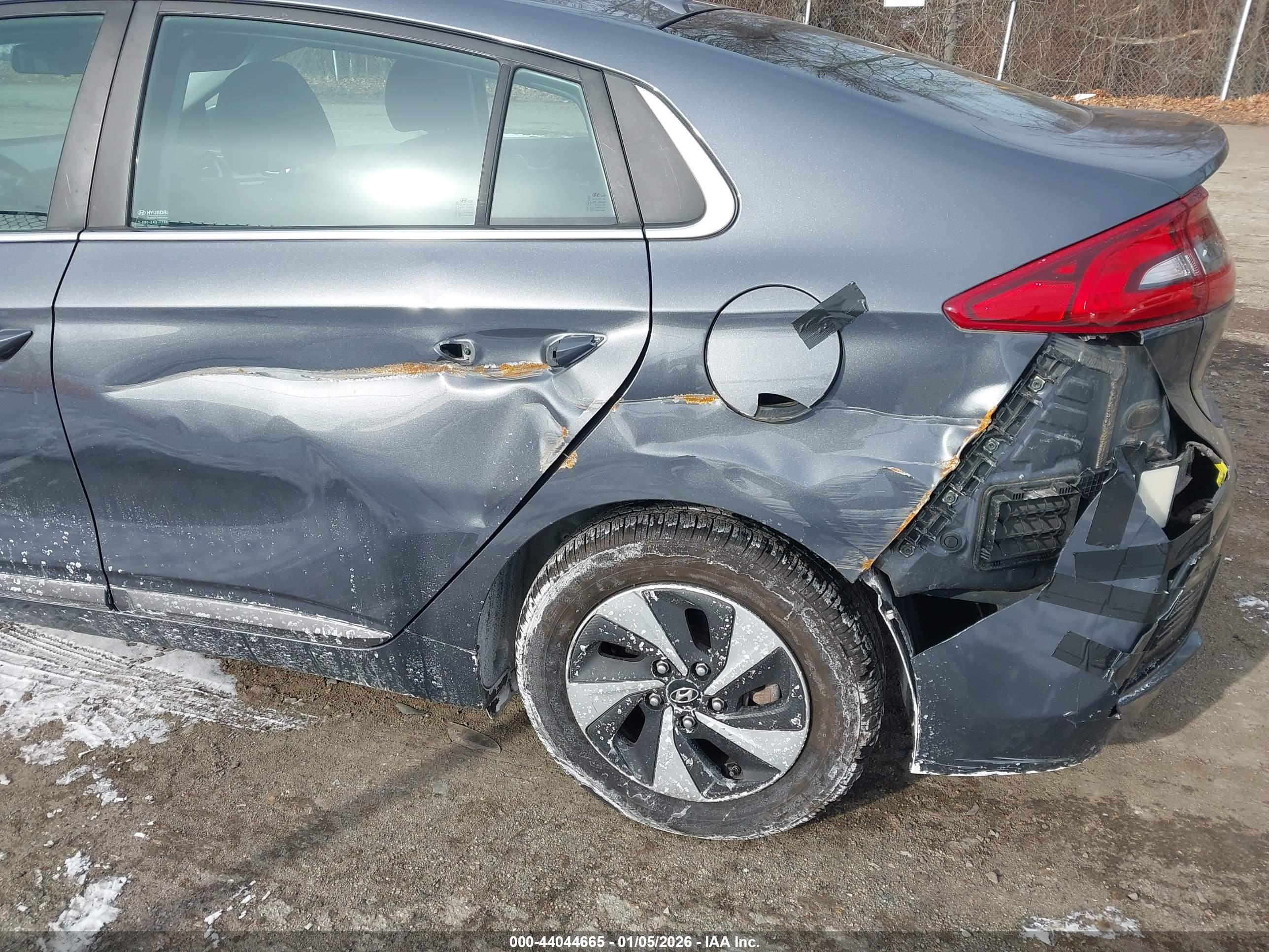 HYUNDAI IONIQ image 6