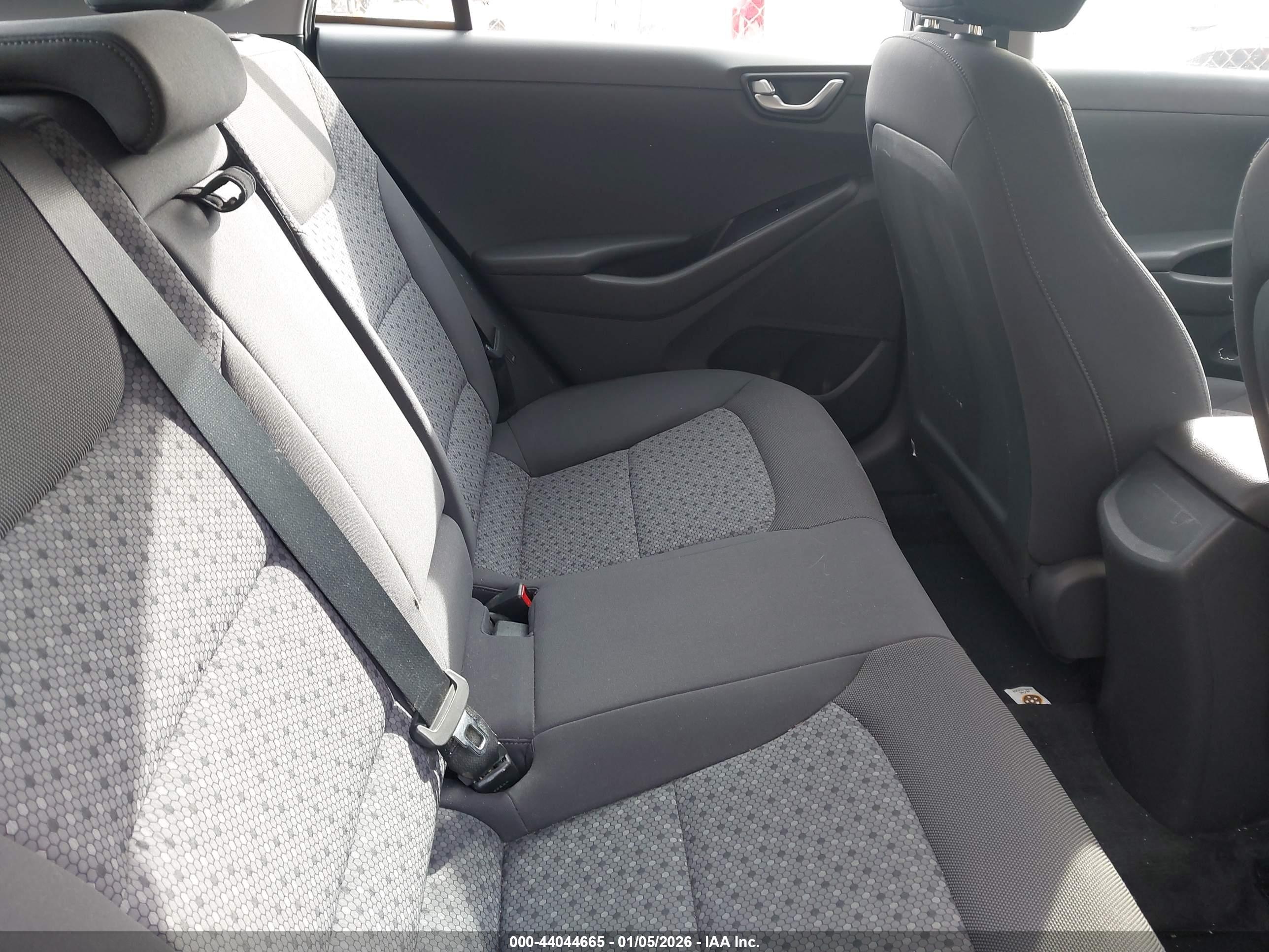 HYUNDAI IONIQ image 8