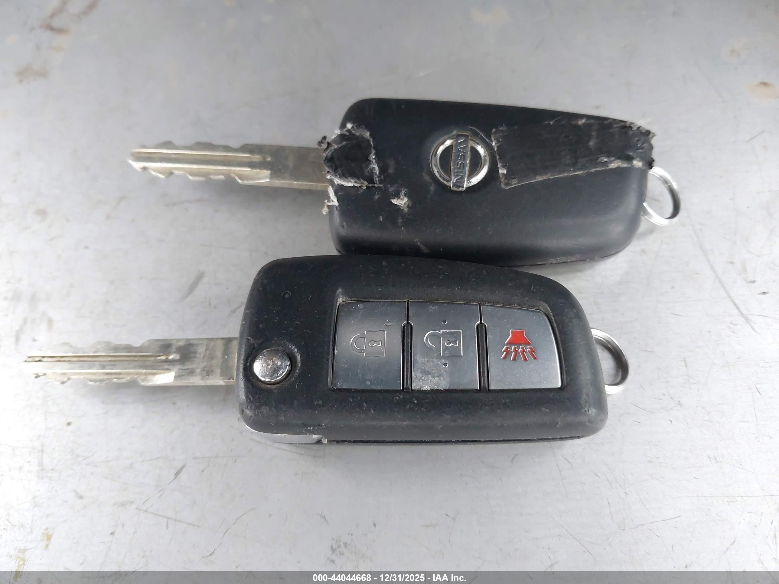 NISSAN ROGUE image 11