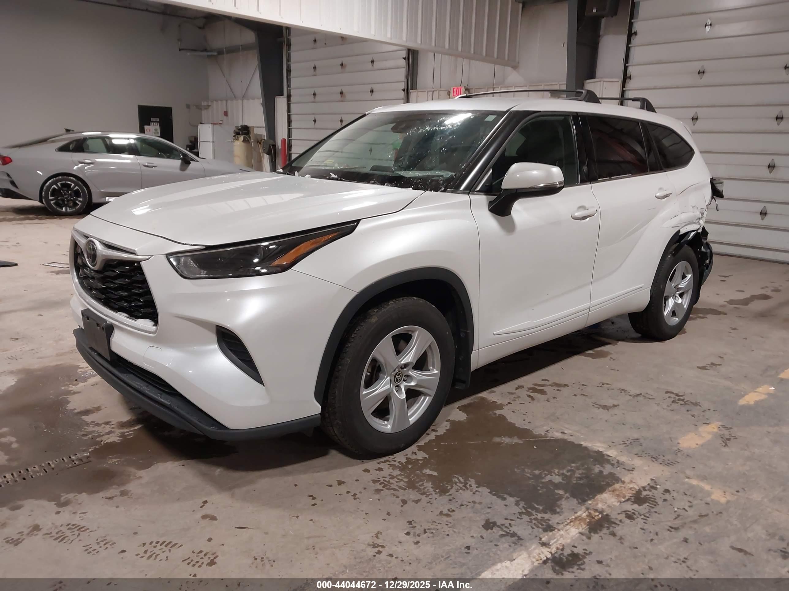 TOYOTA HIGHLANDER image 2