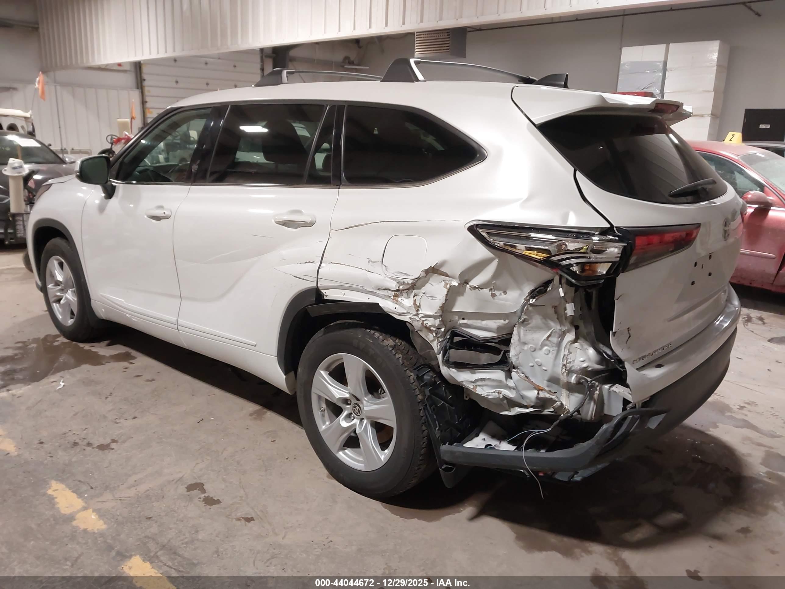 TOYOTA HIGHLANDER image 3