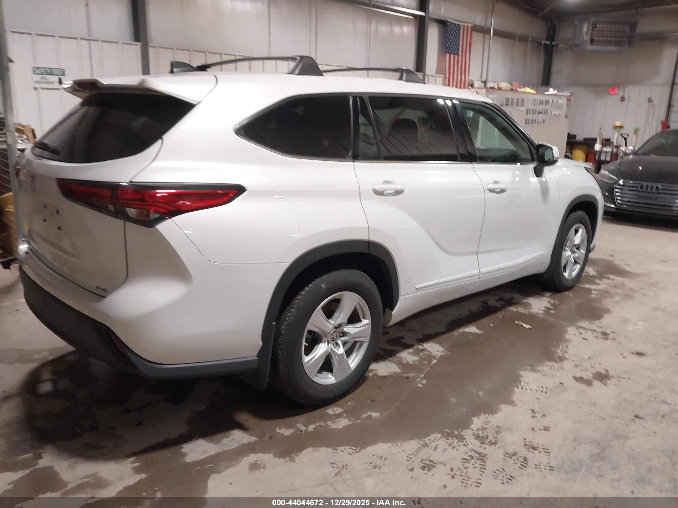 TOYOTA HIGHLANDER image 4