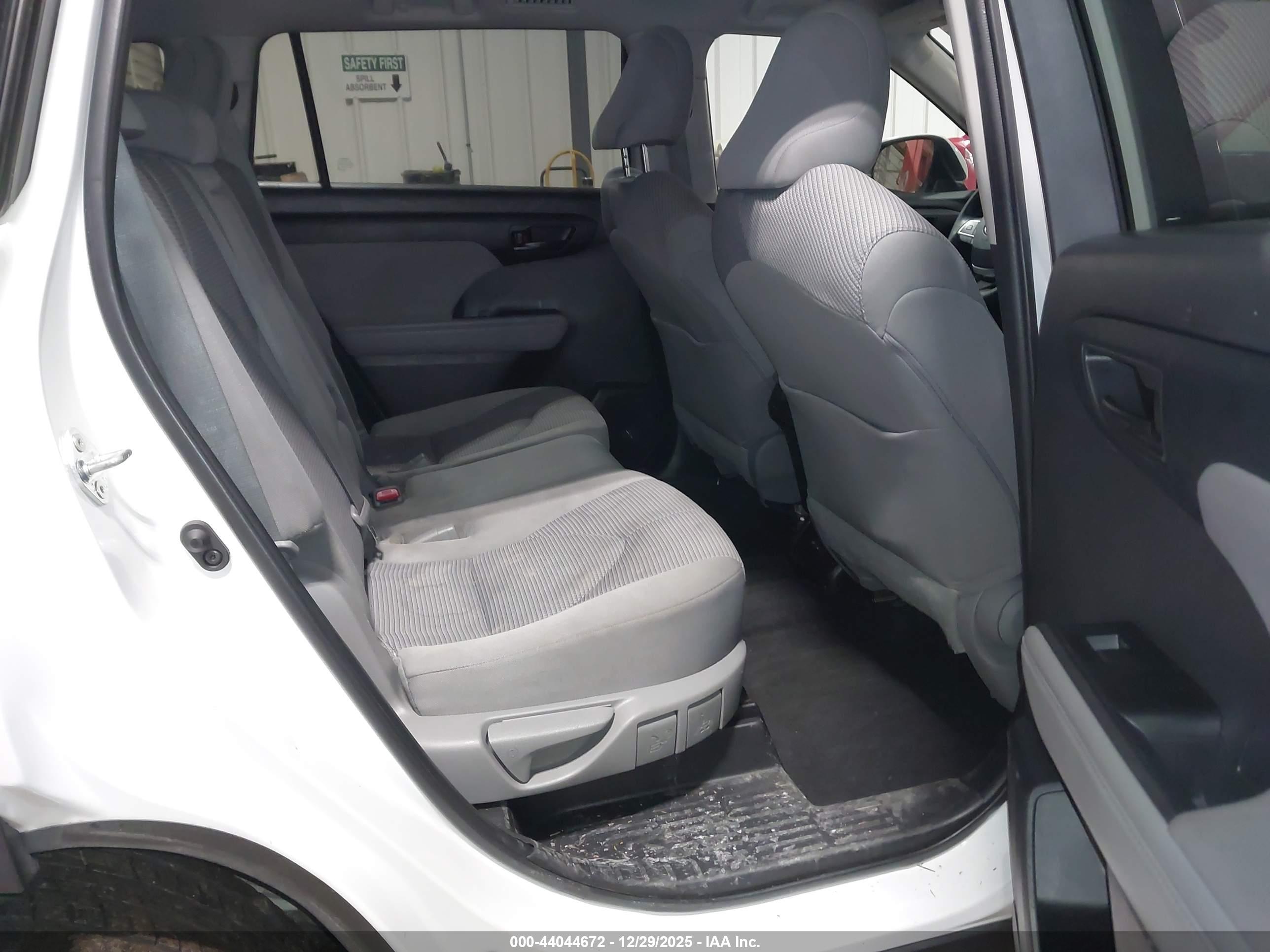 TOYOTA HIGHLANDER image 8