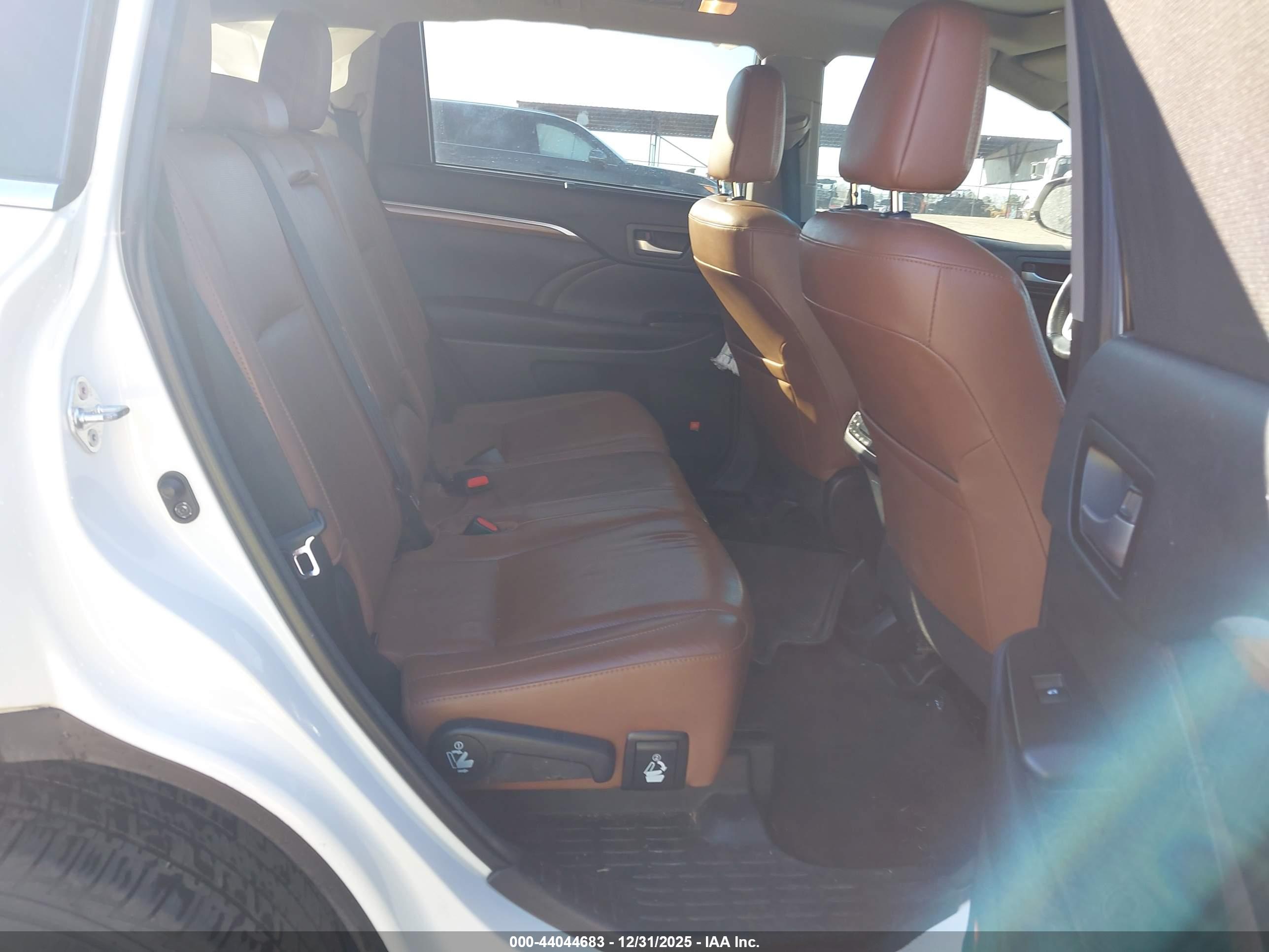 TOYOTA HIGHLANDER image 8