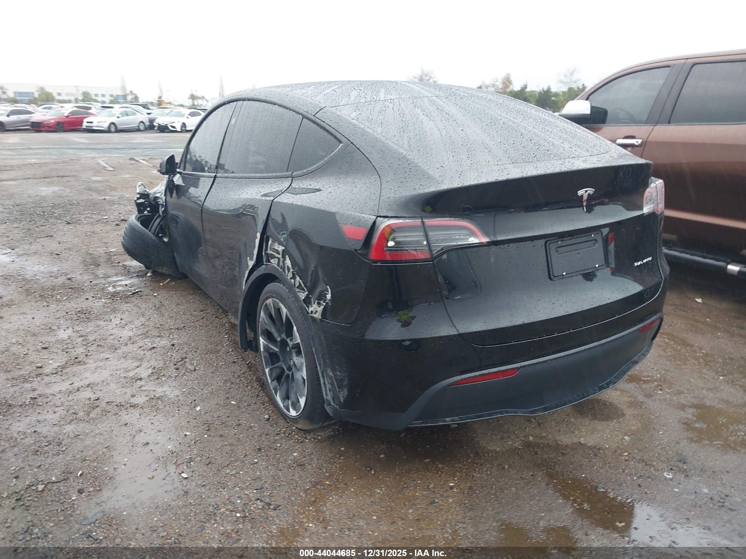 TESLA MODEL image 3