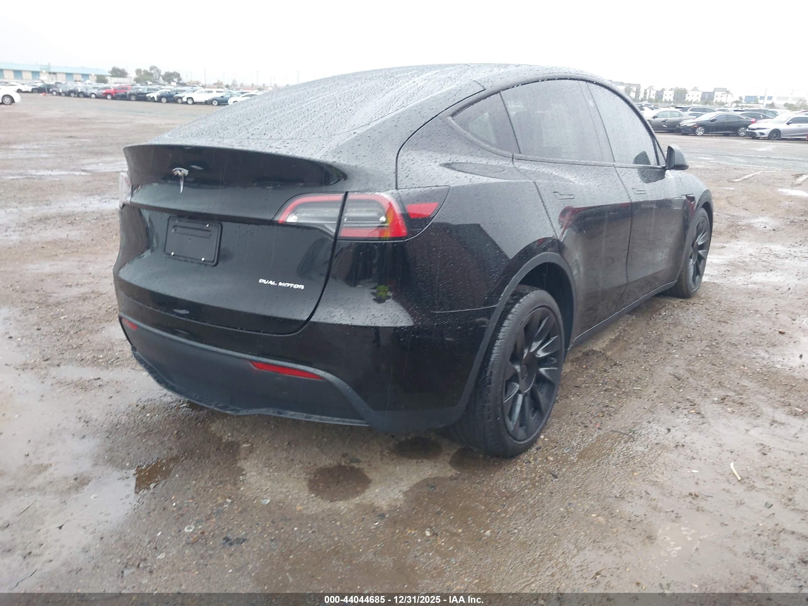TESLA MODEL image 4
