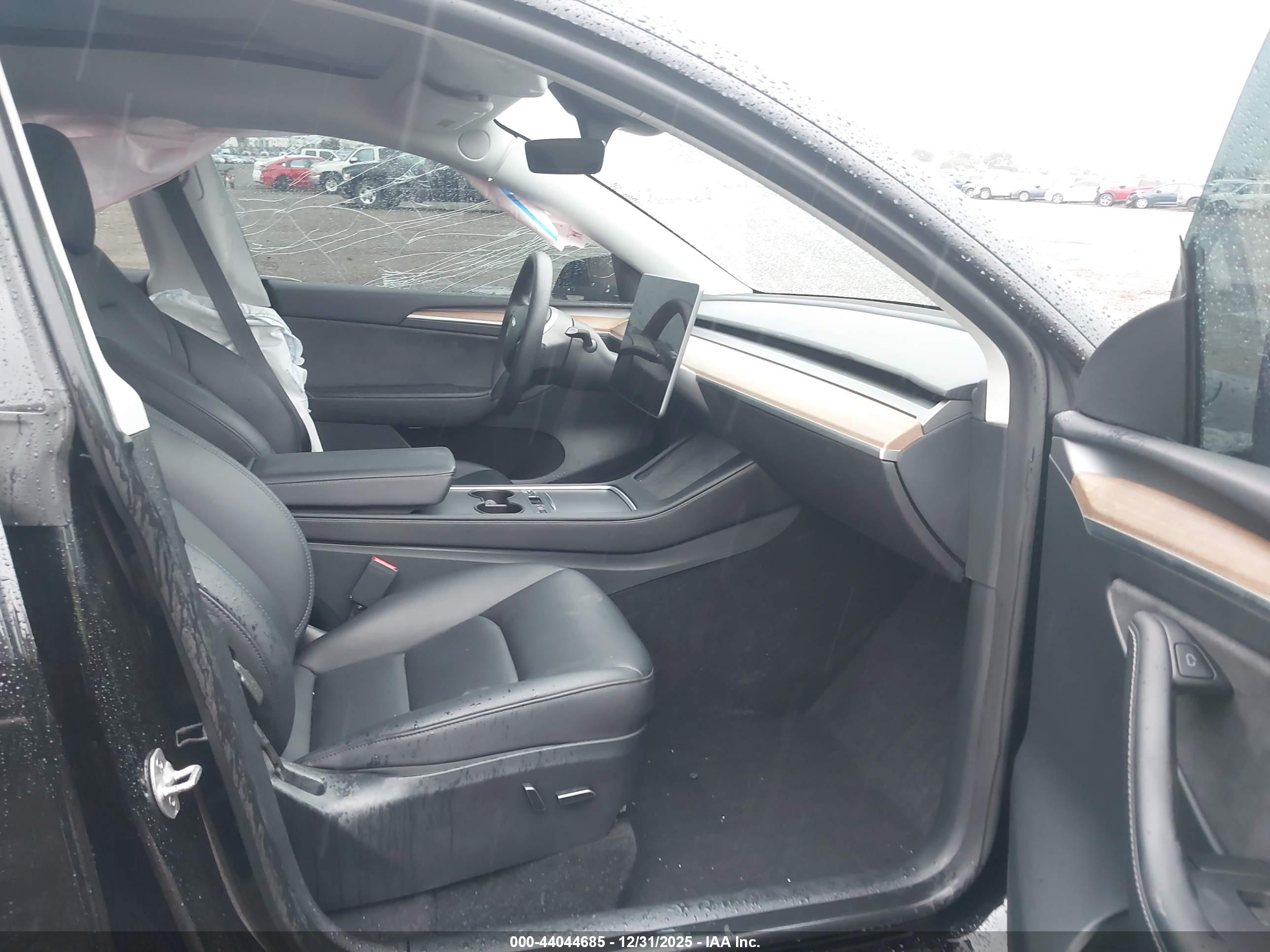 TESLA MODEL image 5