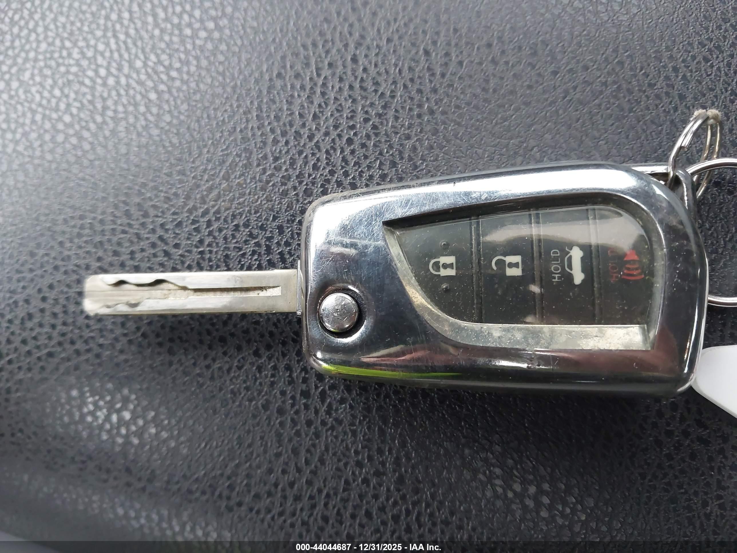TOYOTA CAMRY image 11