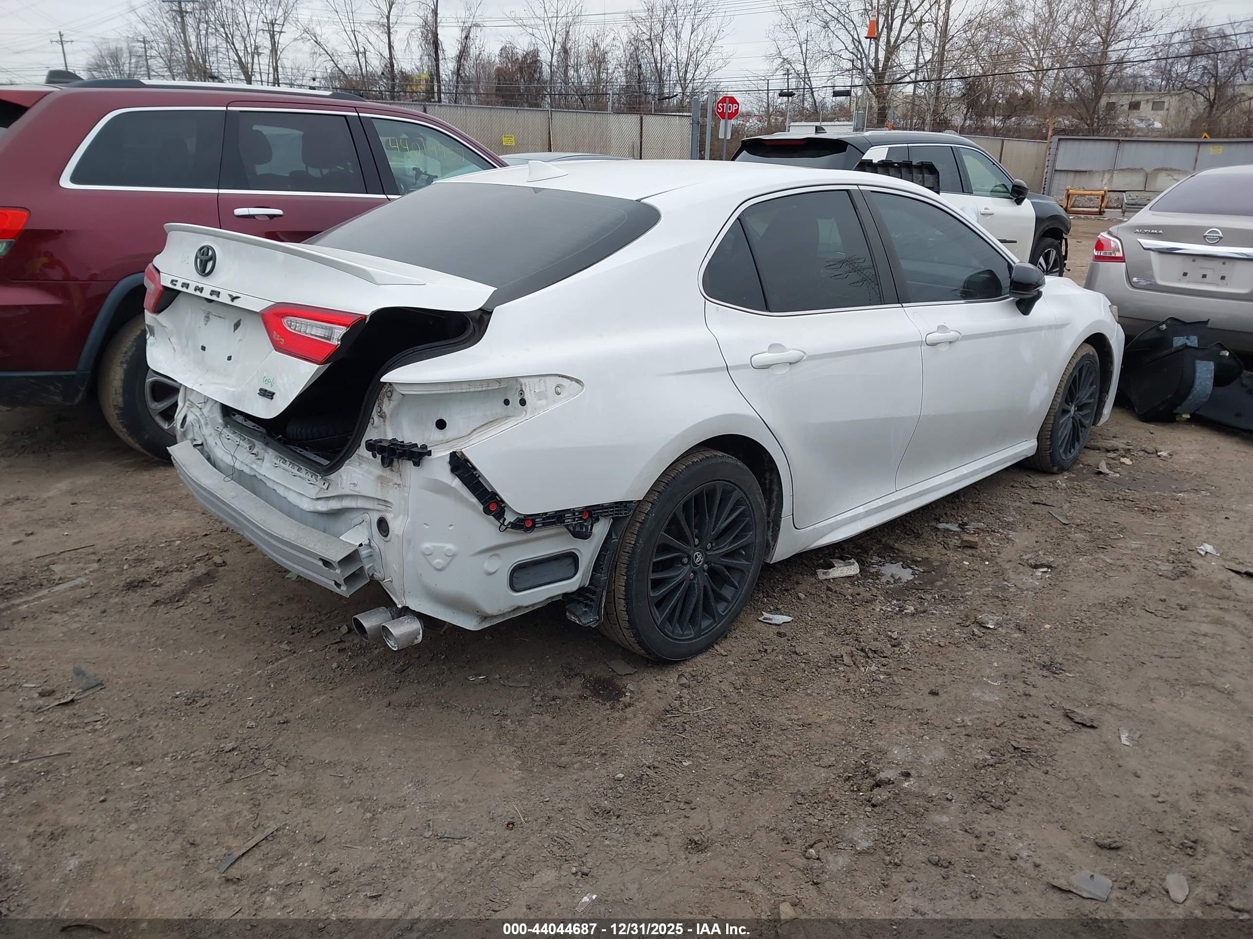 TOYOTA CAMRY image 4