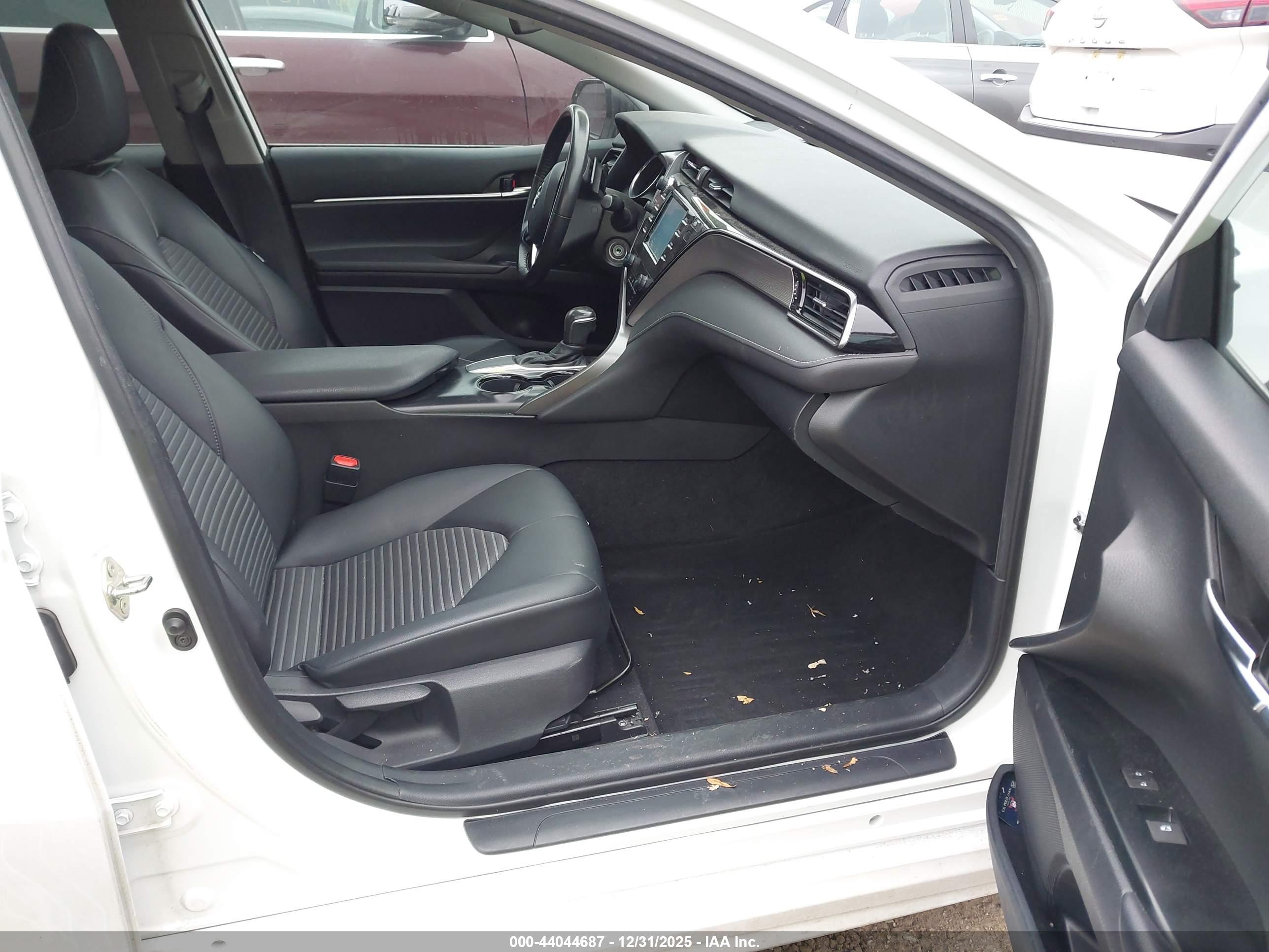TOYOTA CAMRY image 5