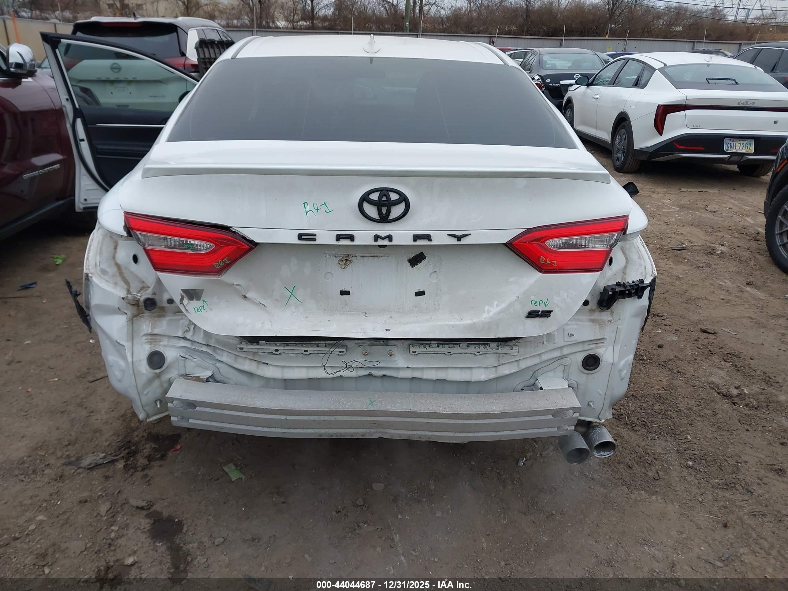 TOYOTA CAMRY image 6