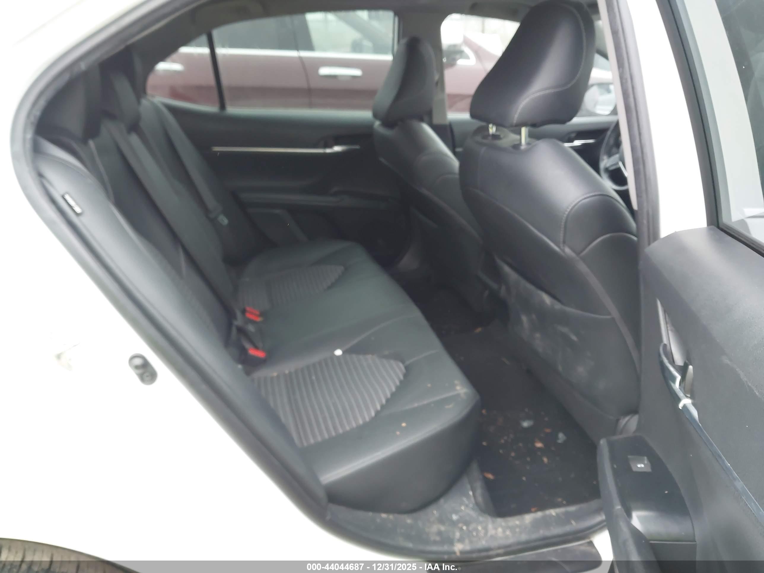 TOYOTA CAMRY image 8