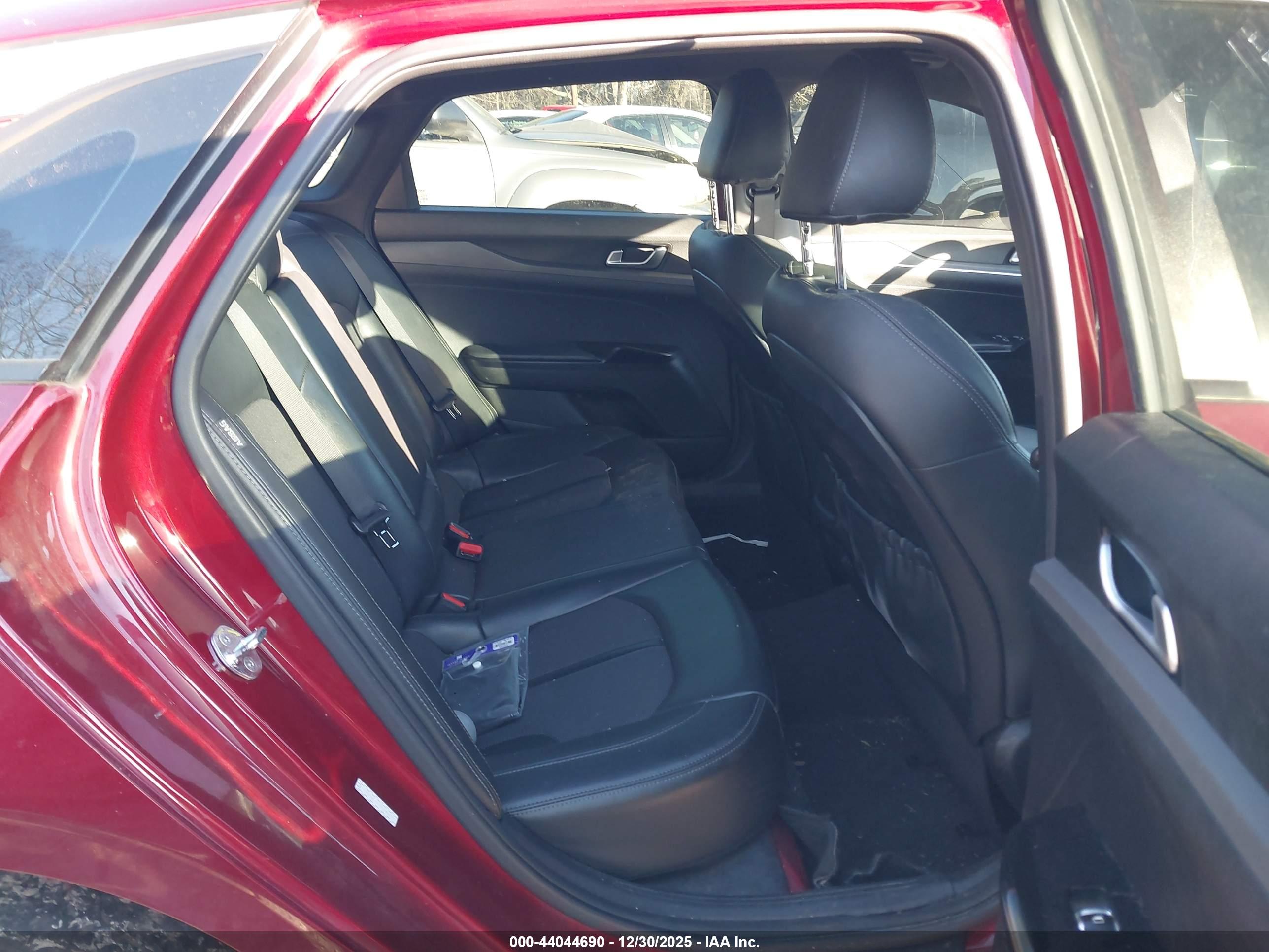 KIA K5 image 8