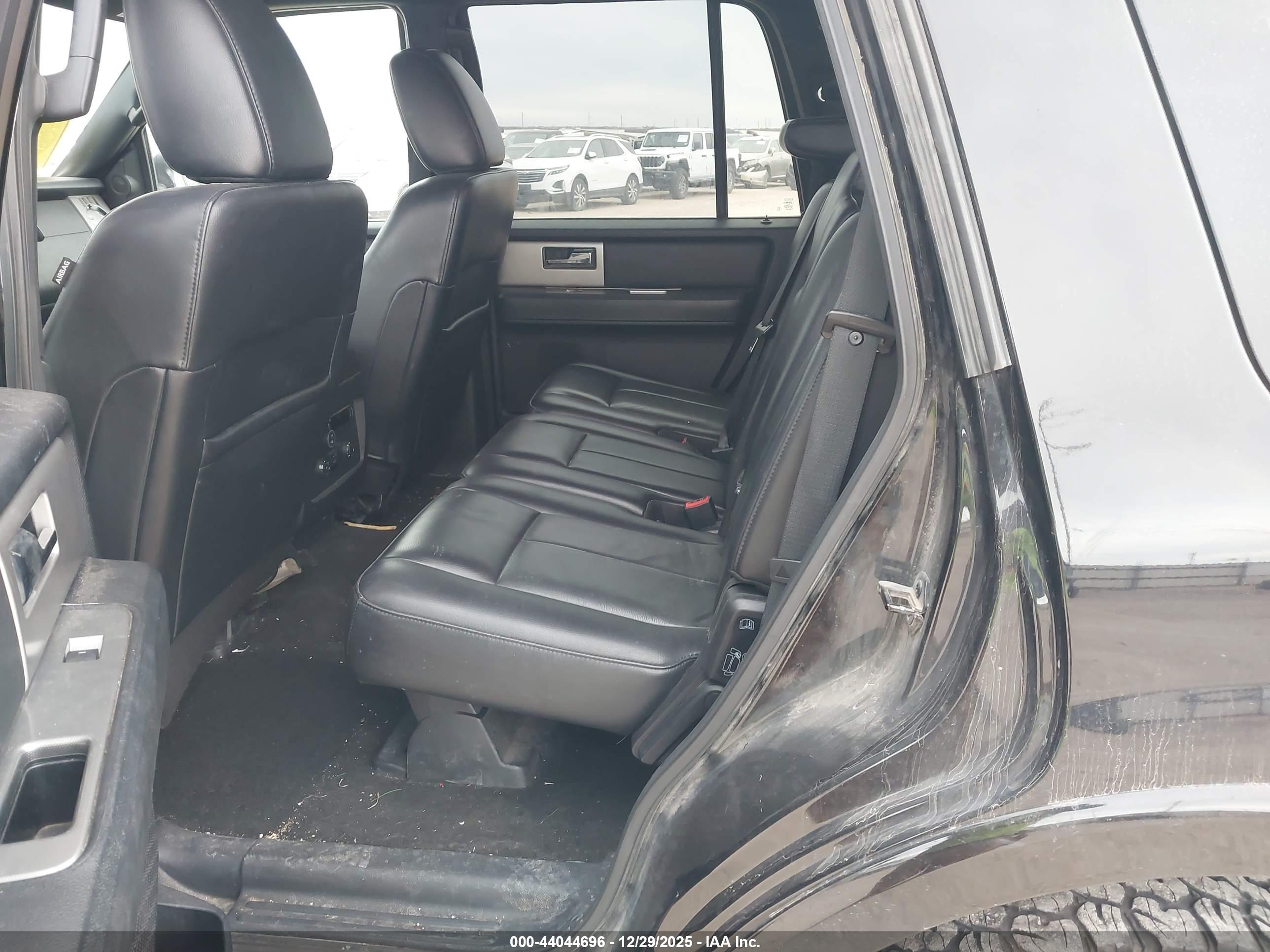 FORD EXPEDITION image 8