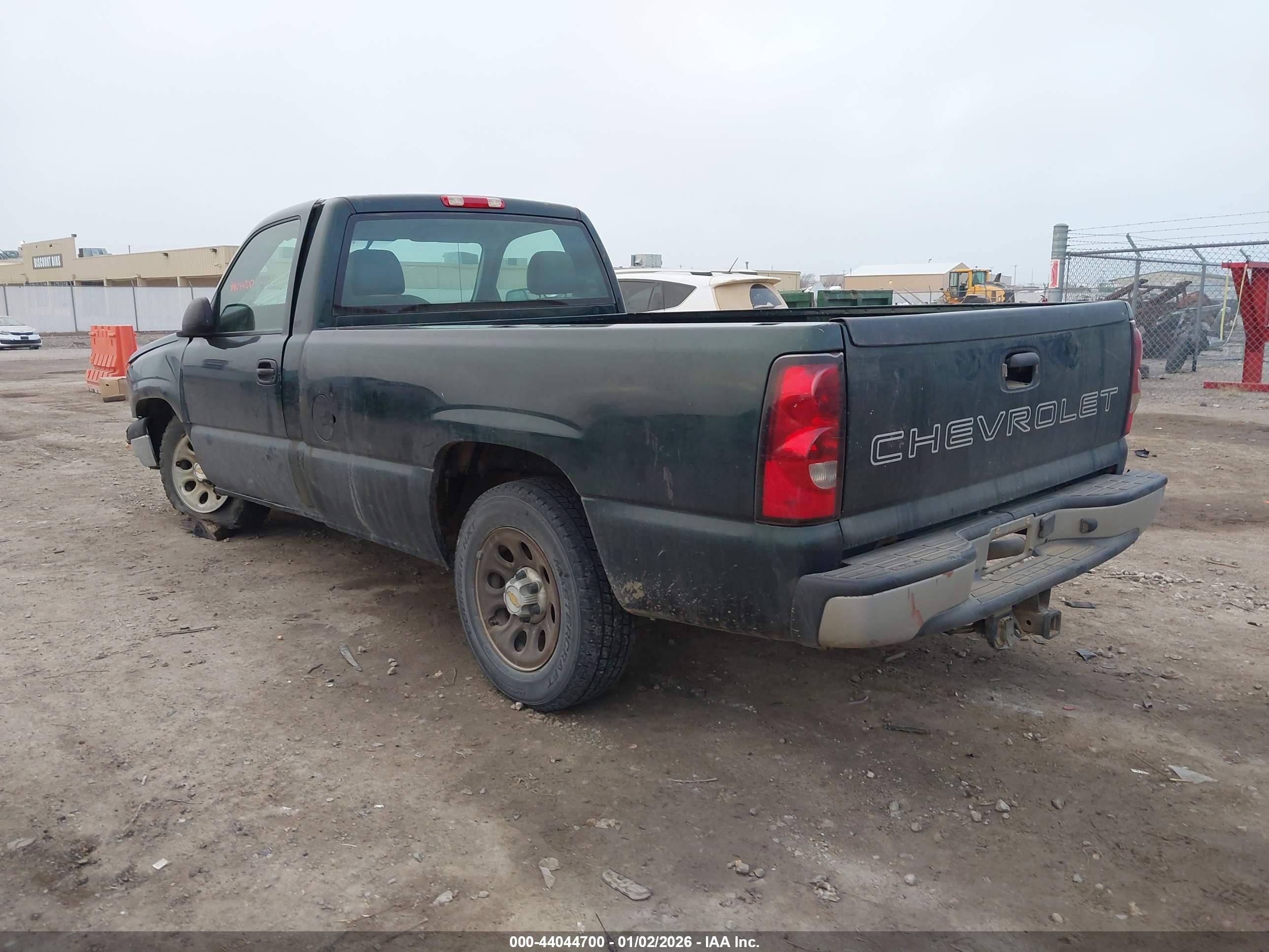 CHEVROLET SILVERADO image 3