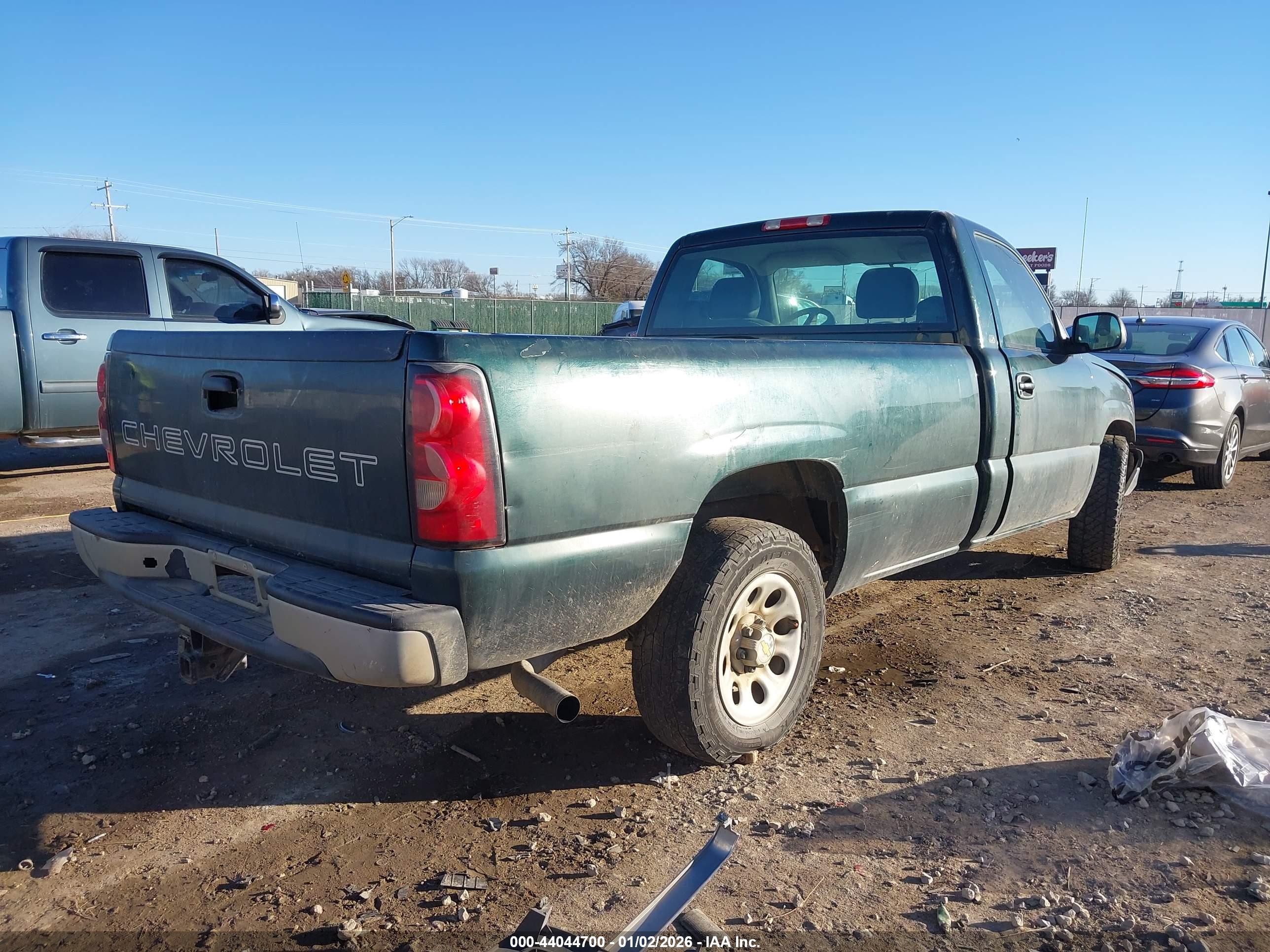 CHEVROLET SILVERADO image 4