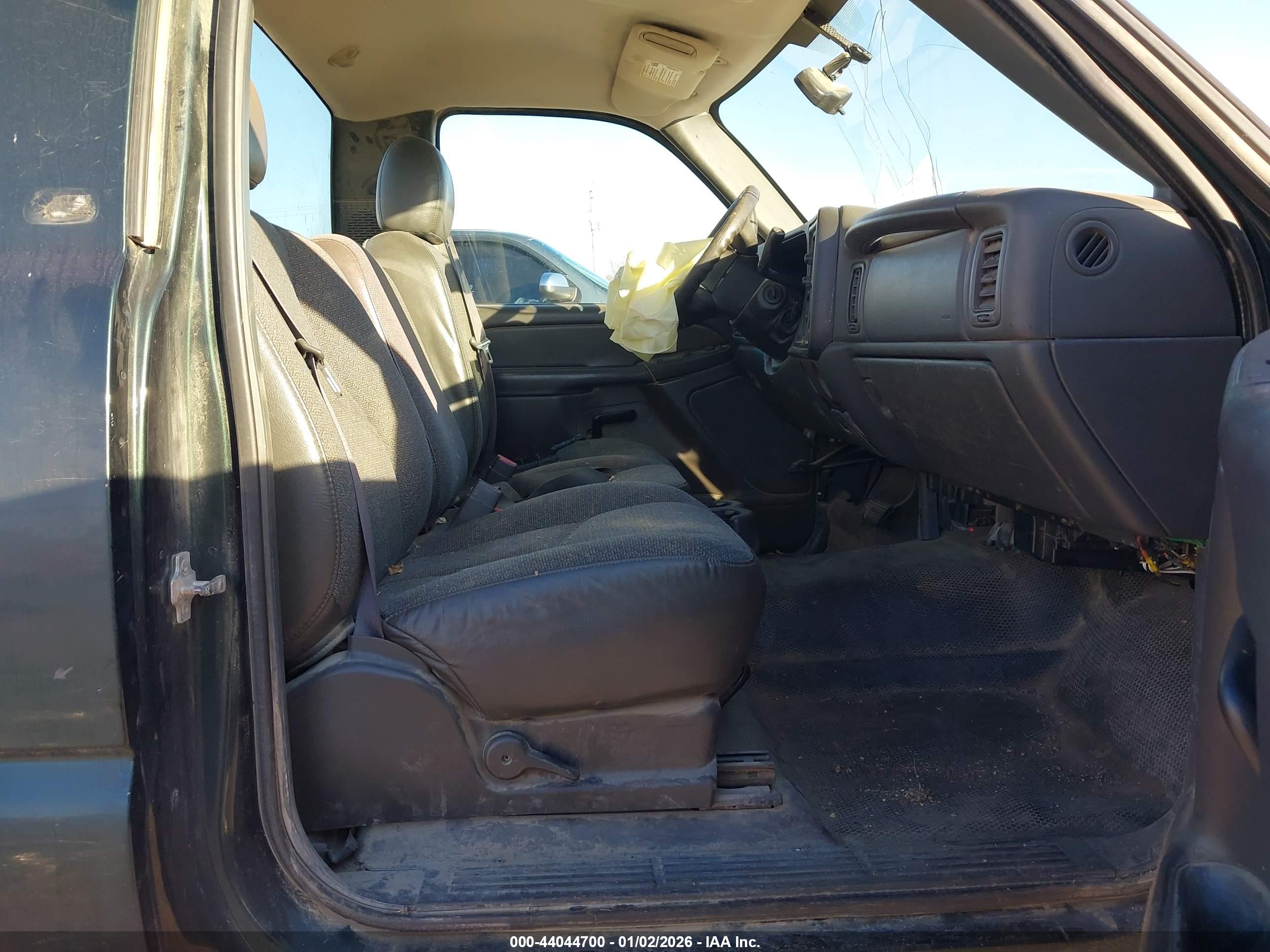 CHEVROLET SILVERADO image 5