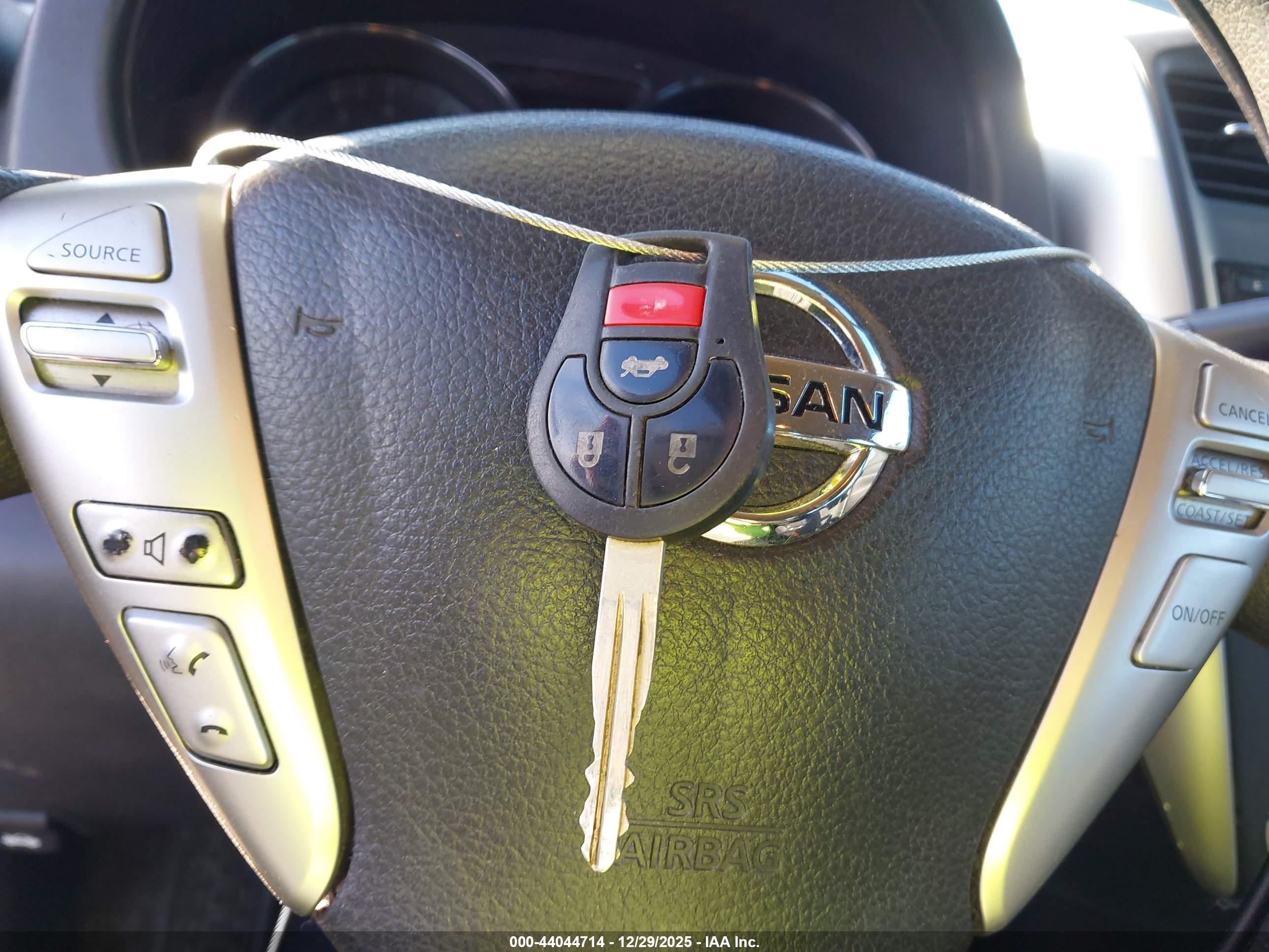 NISSAN VERSA image 11