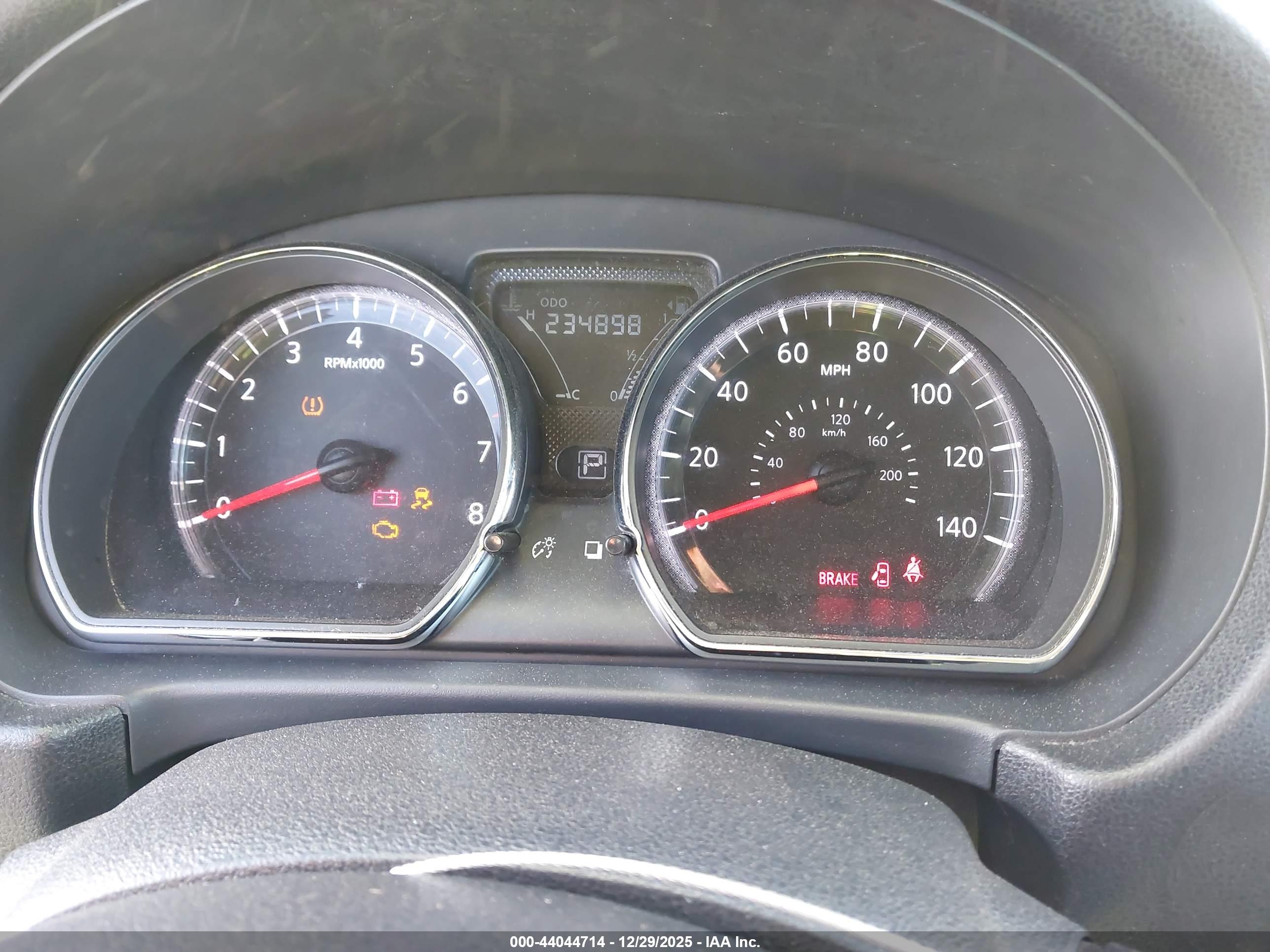NISSAN VERSA image 7