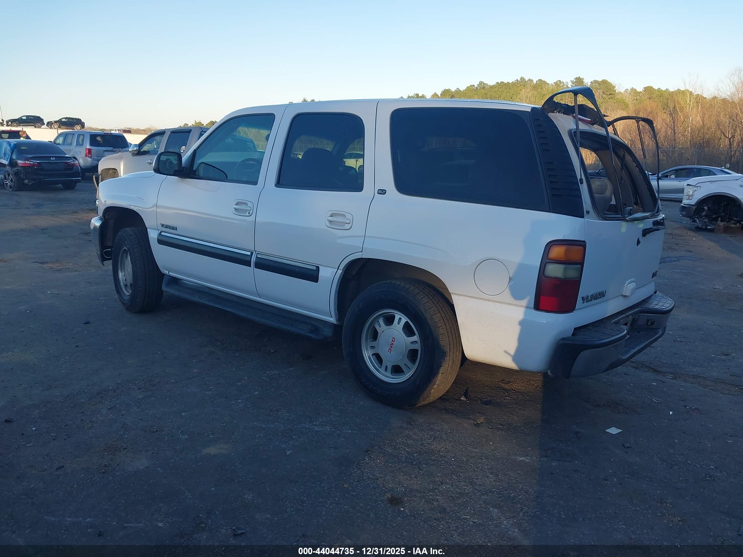GMC YUKON image 3