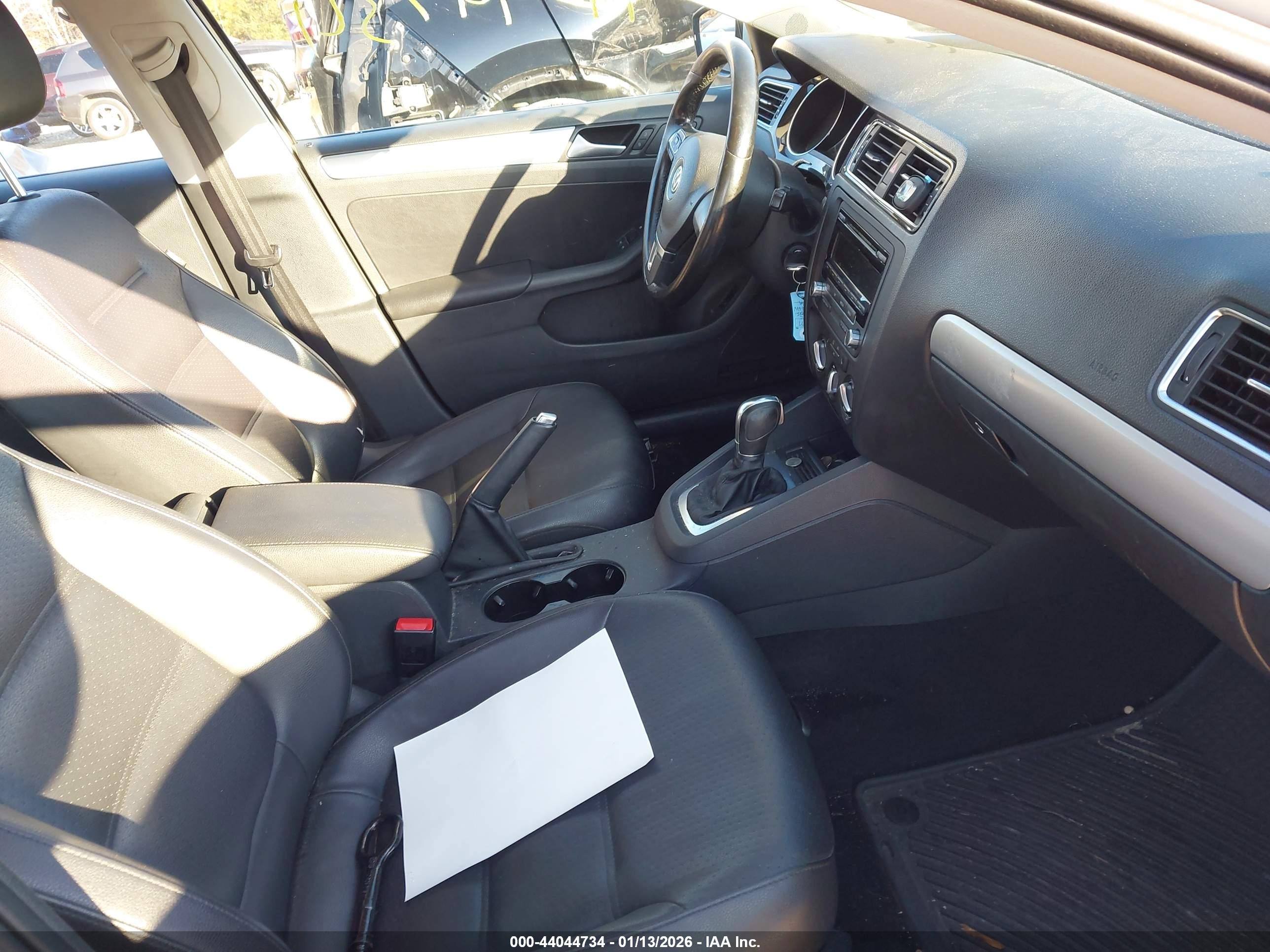 VOLKSWAGEN JETTA image 5