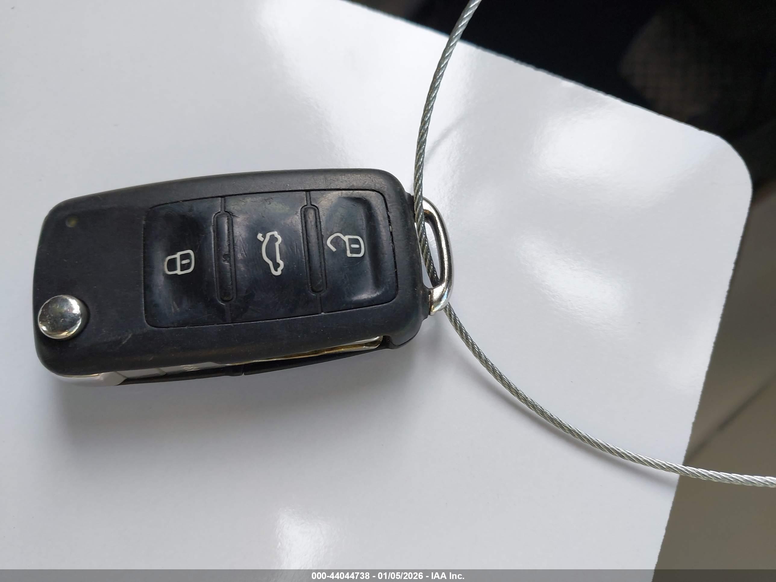 VOLKSWAGEN TIGUAN image 11