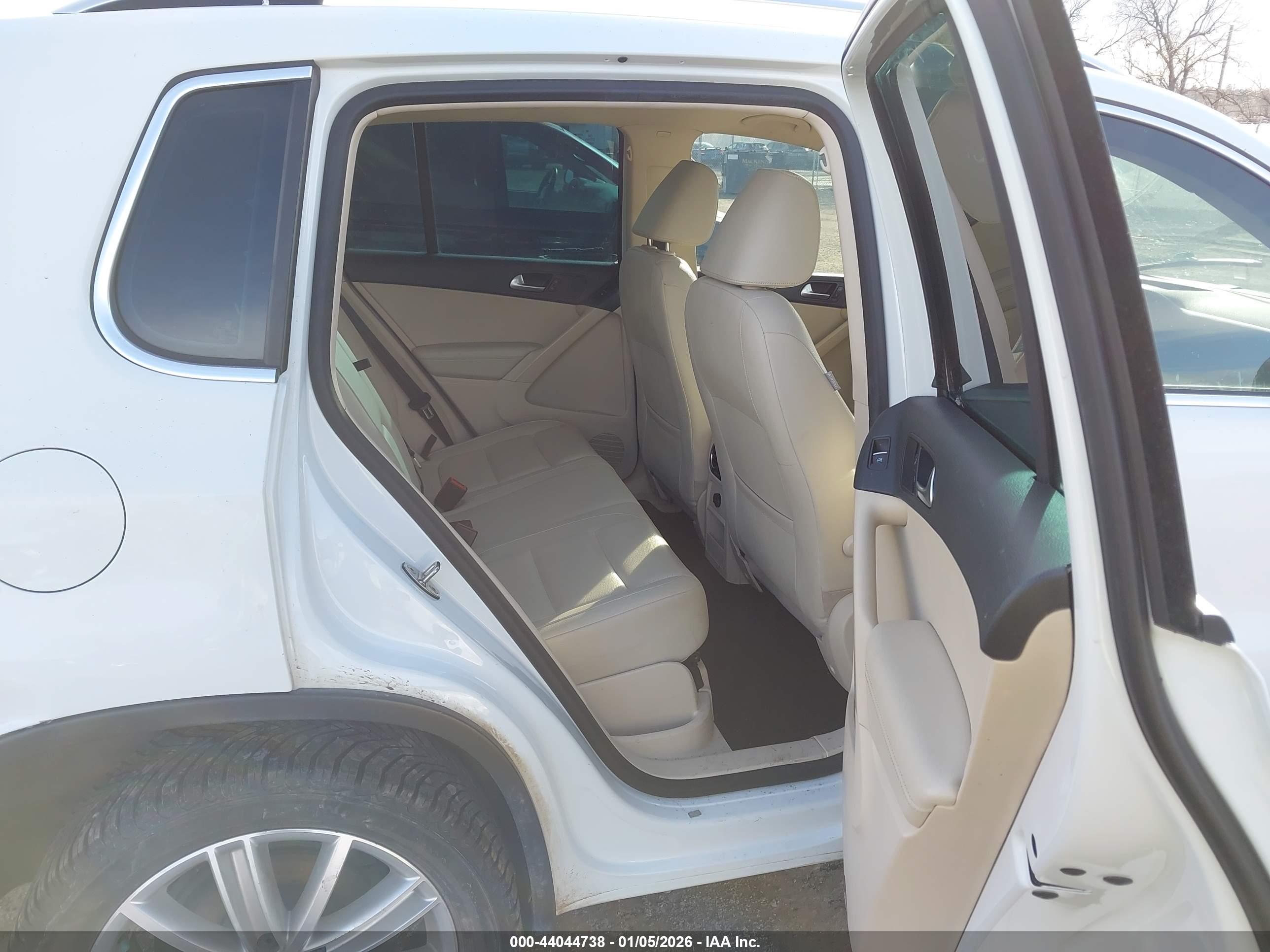 VOLKSWAGEN TIGUAN image 8