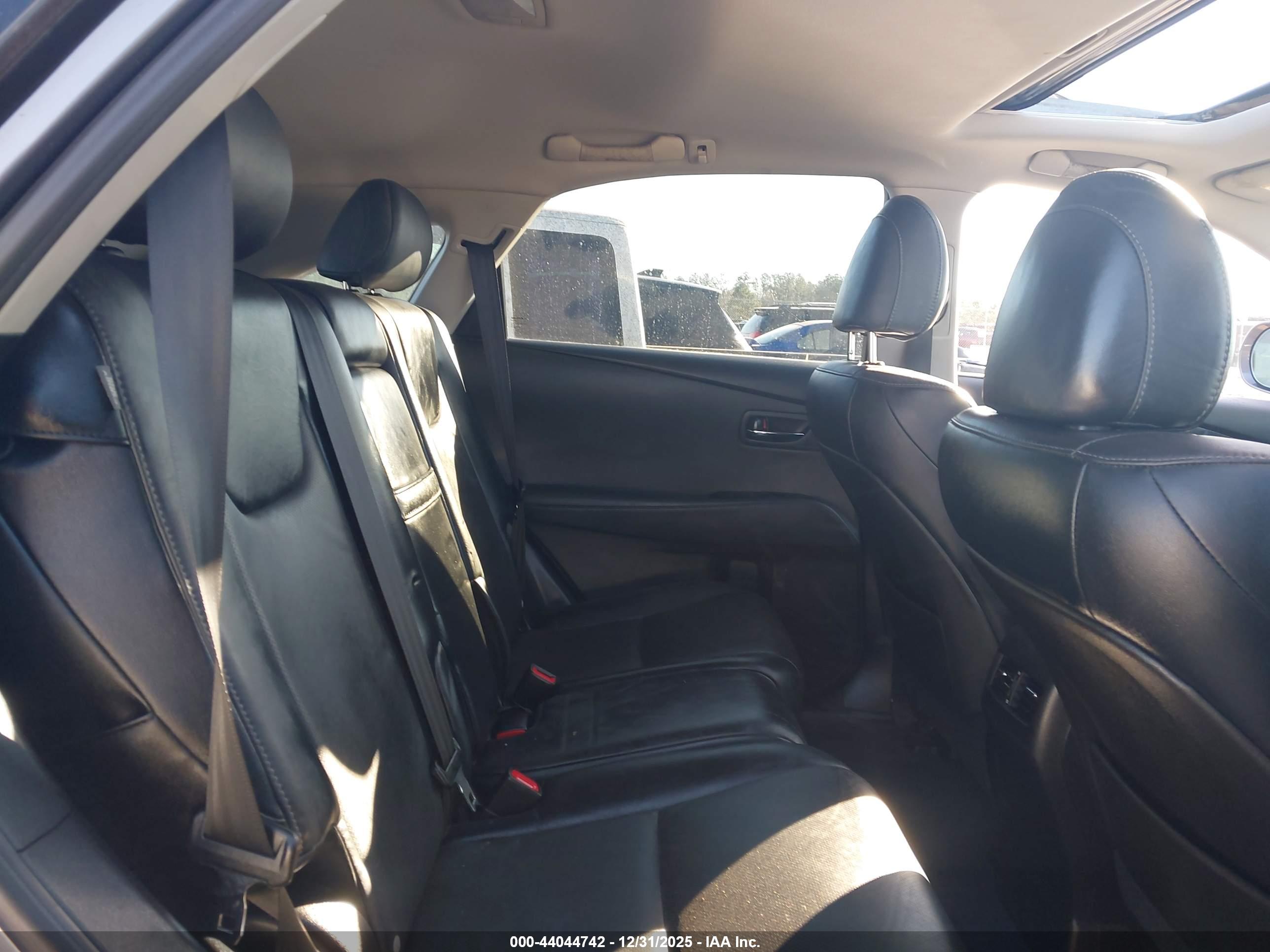 LEXUS RX image 8