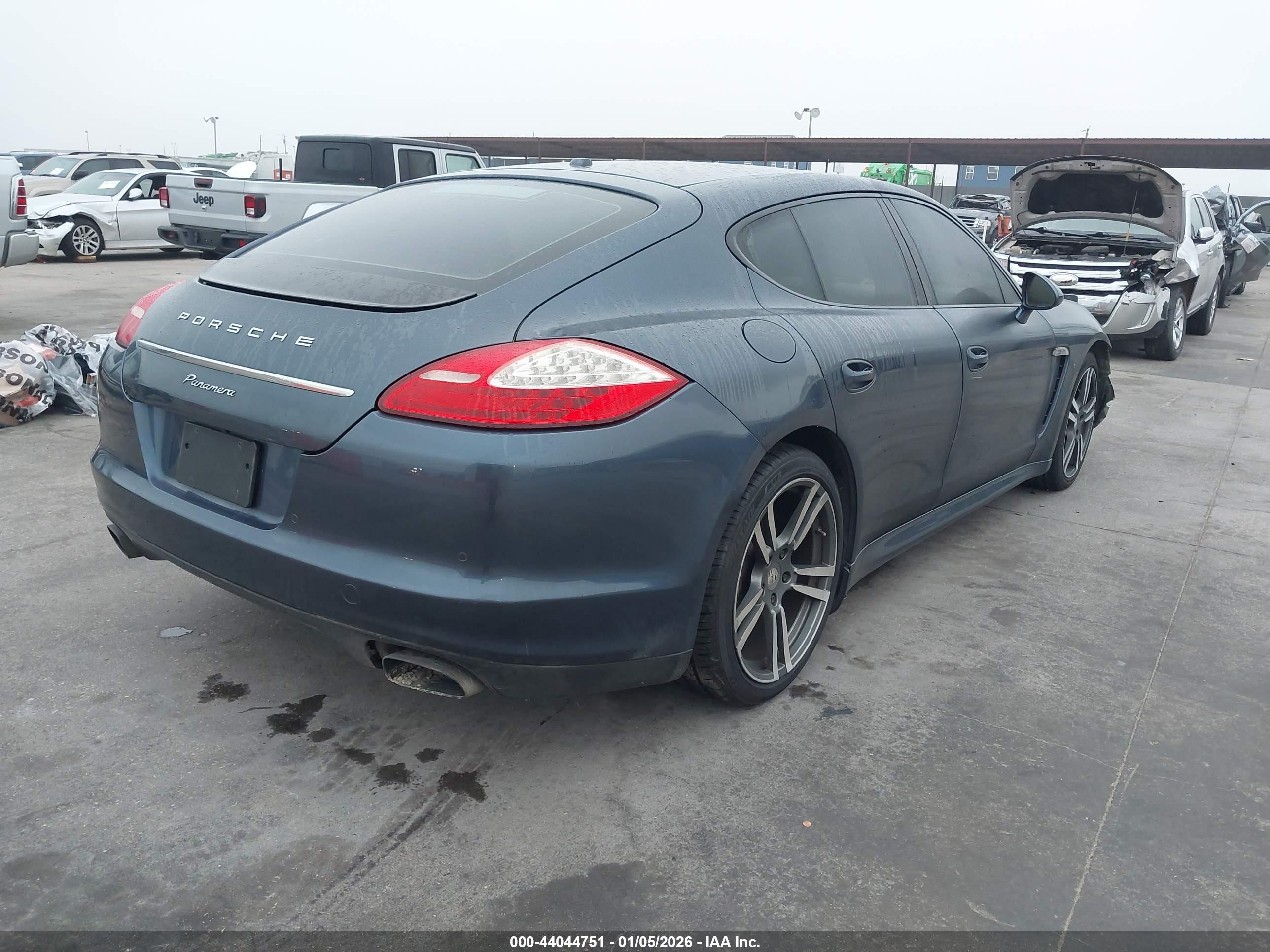 PORSCHE PANAMERA image 4