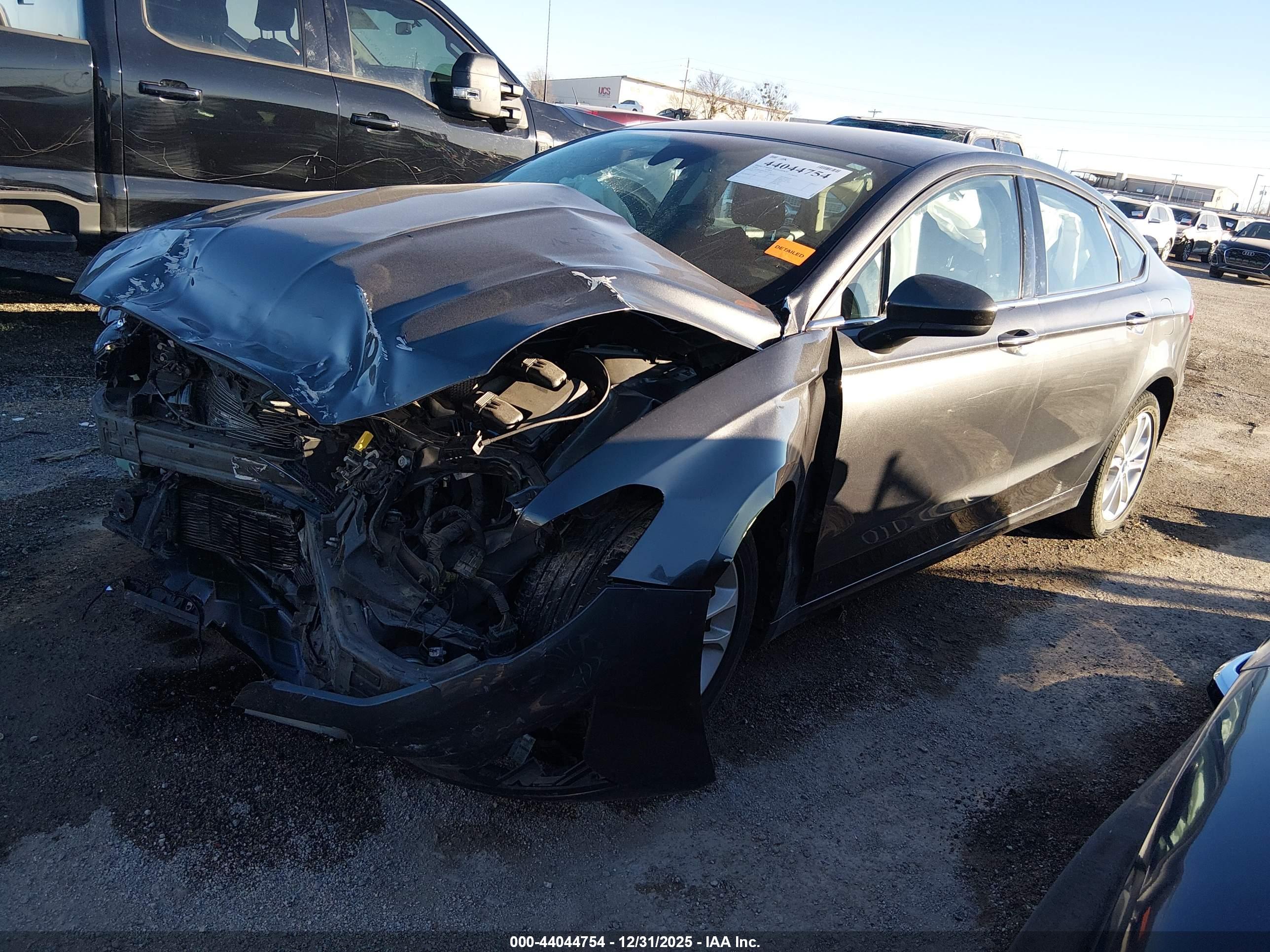 FORD FUSION image 2