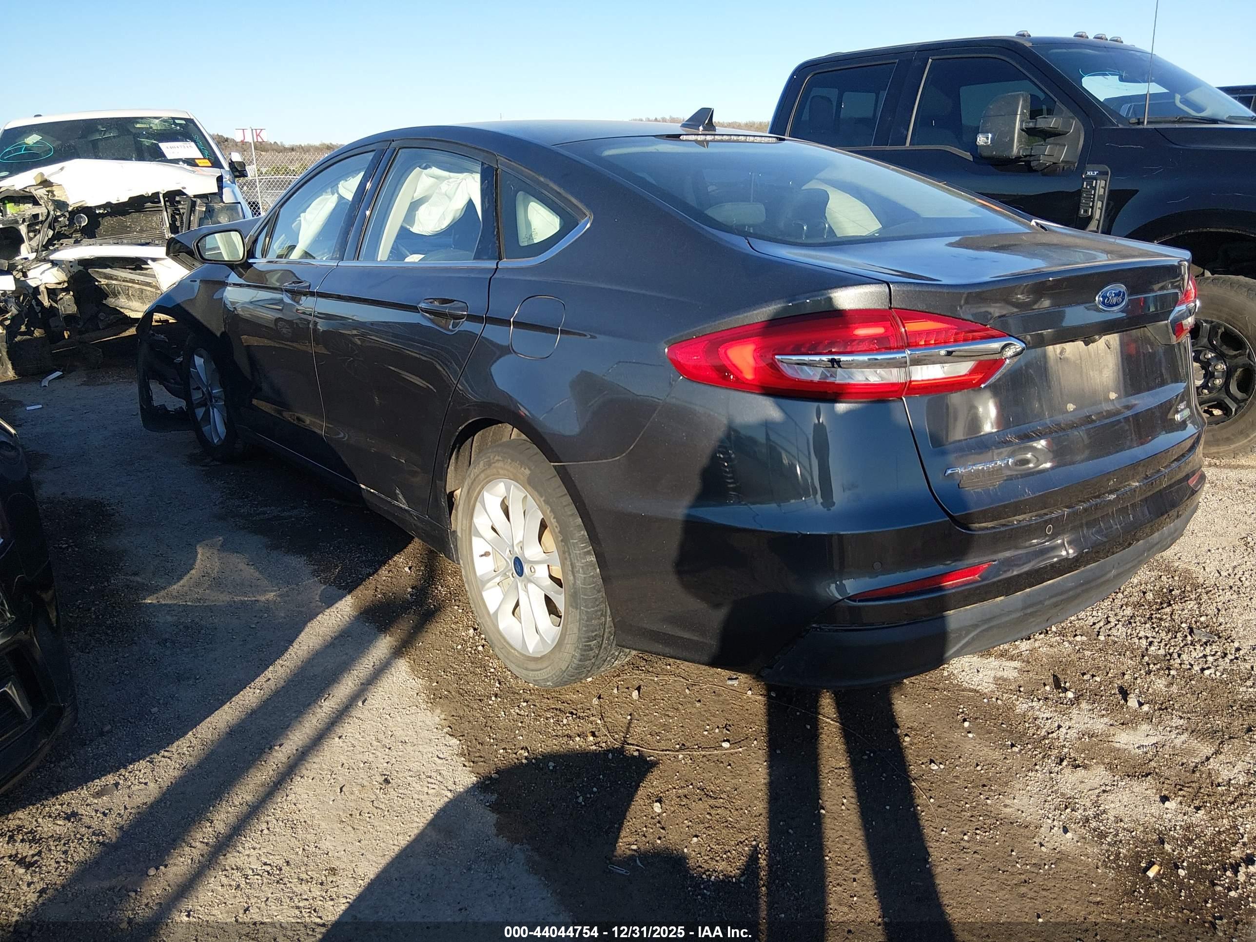 FORD FUSION image 3