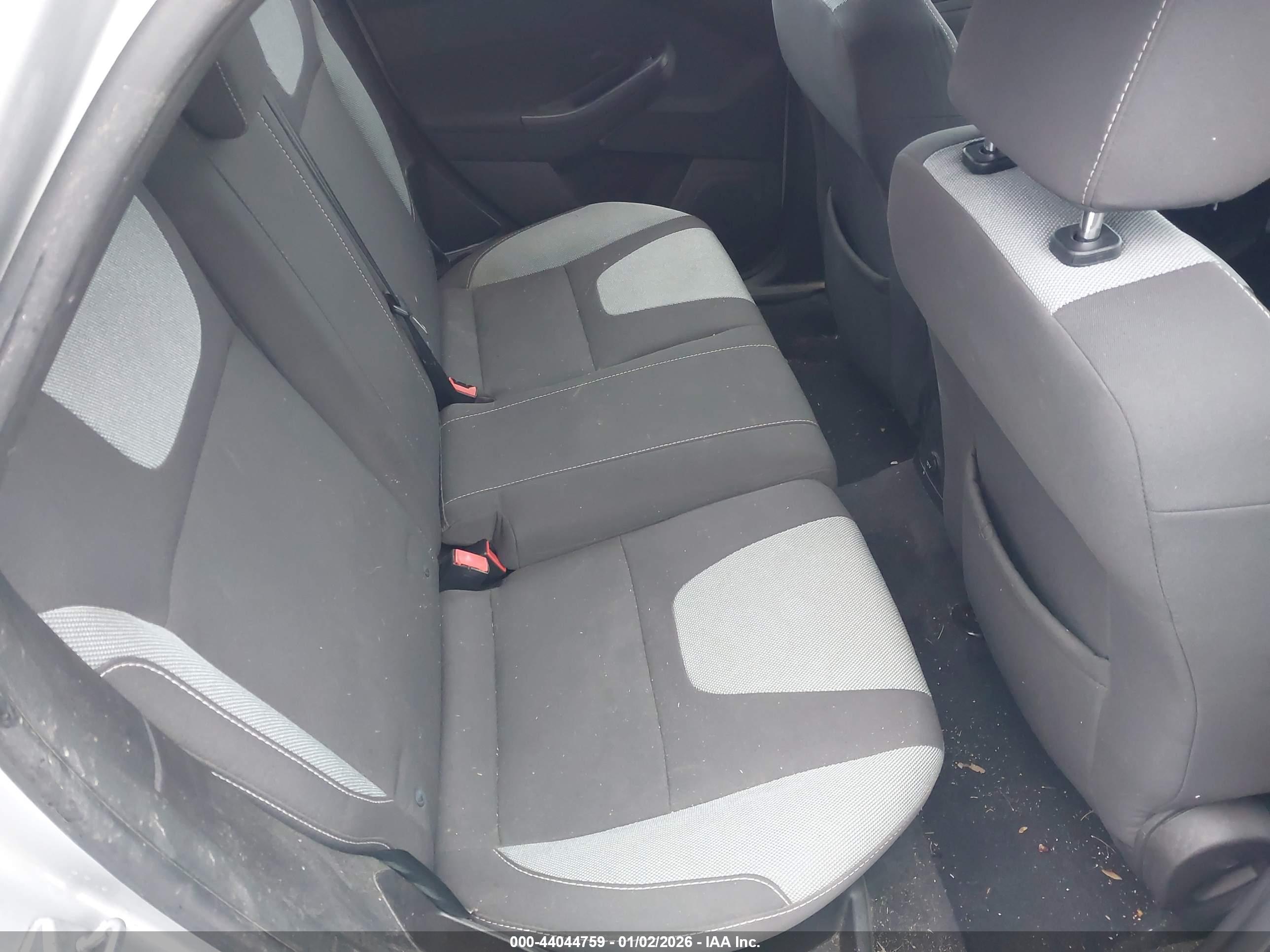 FORD FOCUS image 8