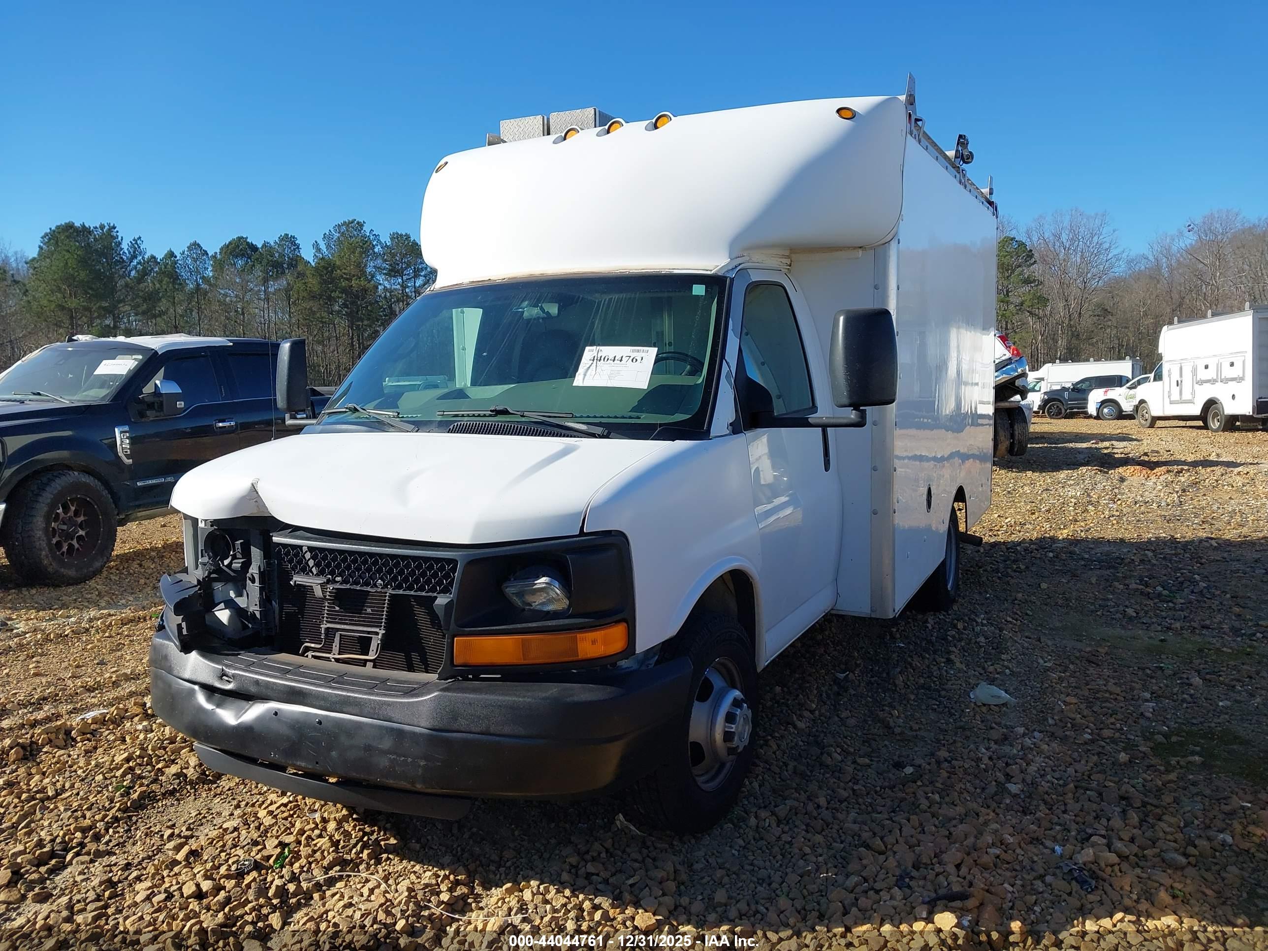 CHEVROLET EXPRESS image 2