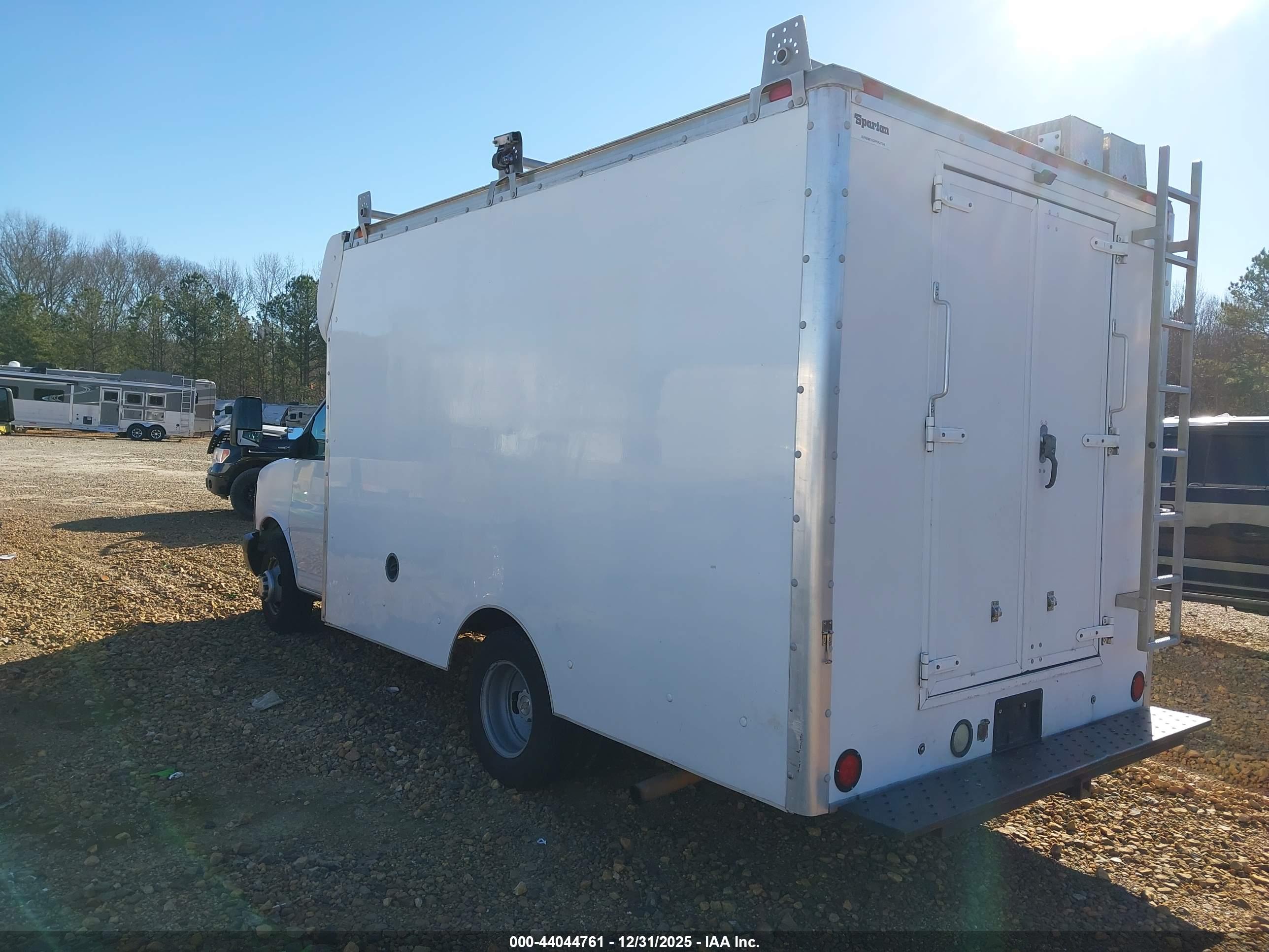 CHEVROLET EXPRESS image 3